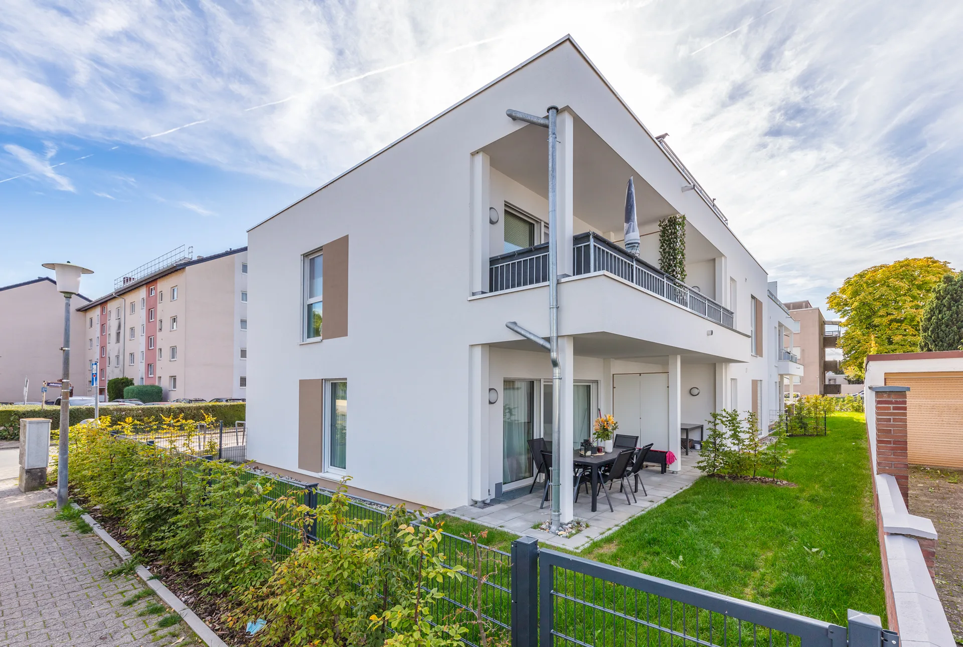 Mehrfamilienhaus Maintal von Meisterstück-HAUS Gartenansicht