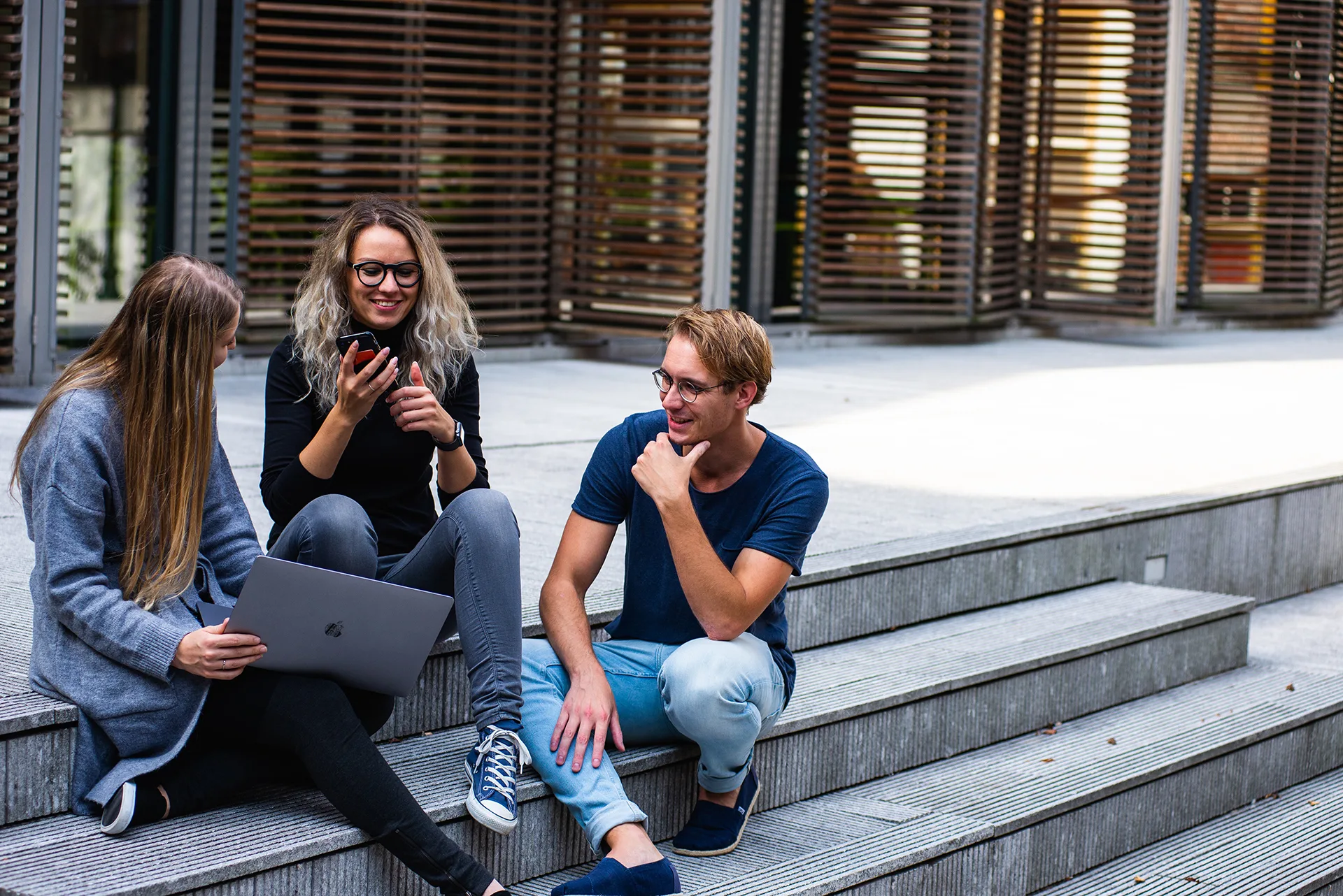Ausbildung-bei-Meisterstück-HAUS-erwachsener-frauen-freundschaft_1438072 Moderne Ausbildung für junge Menschen