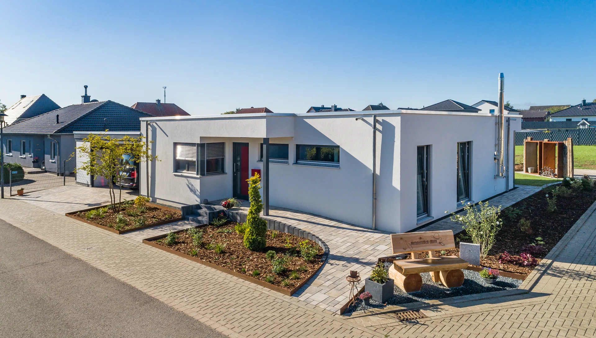 Bauhaus-Bungalow mit Carport