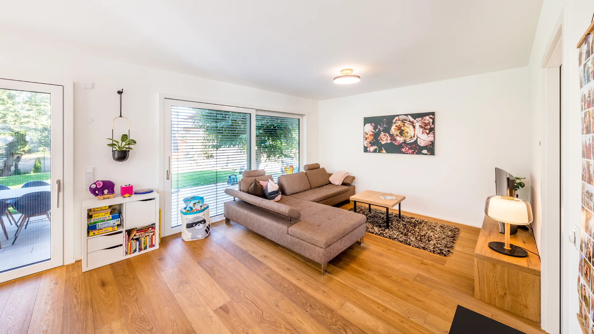 Bauhaus Familienvilla auf Bestandskeller von Meisterstück-HAUS Wohnzimmer