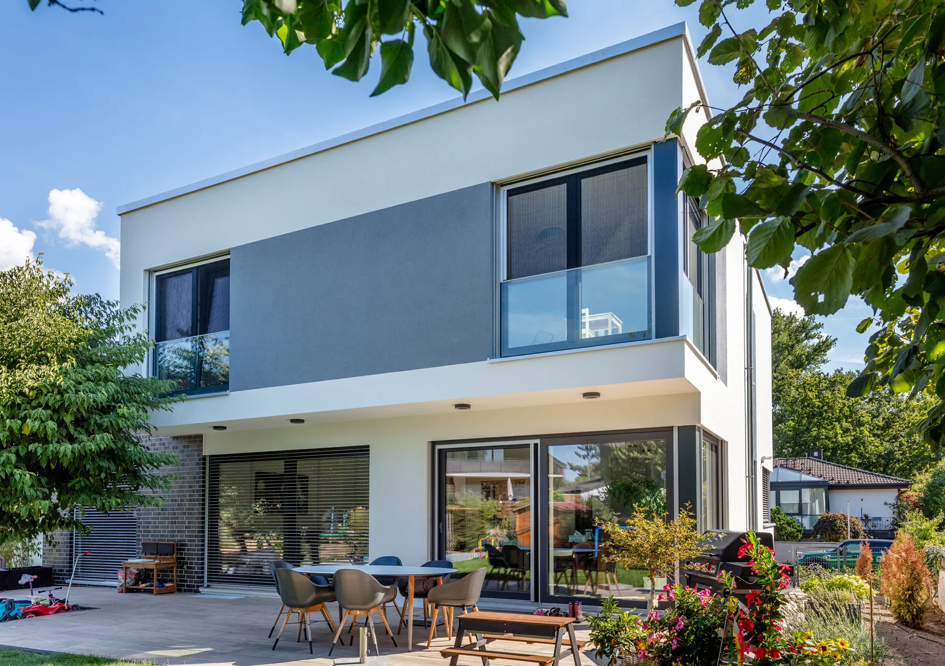 Bauhaus Familienvilla auf Bestandskeller von Meisterstück-HAUS Terrasse