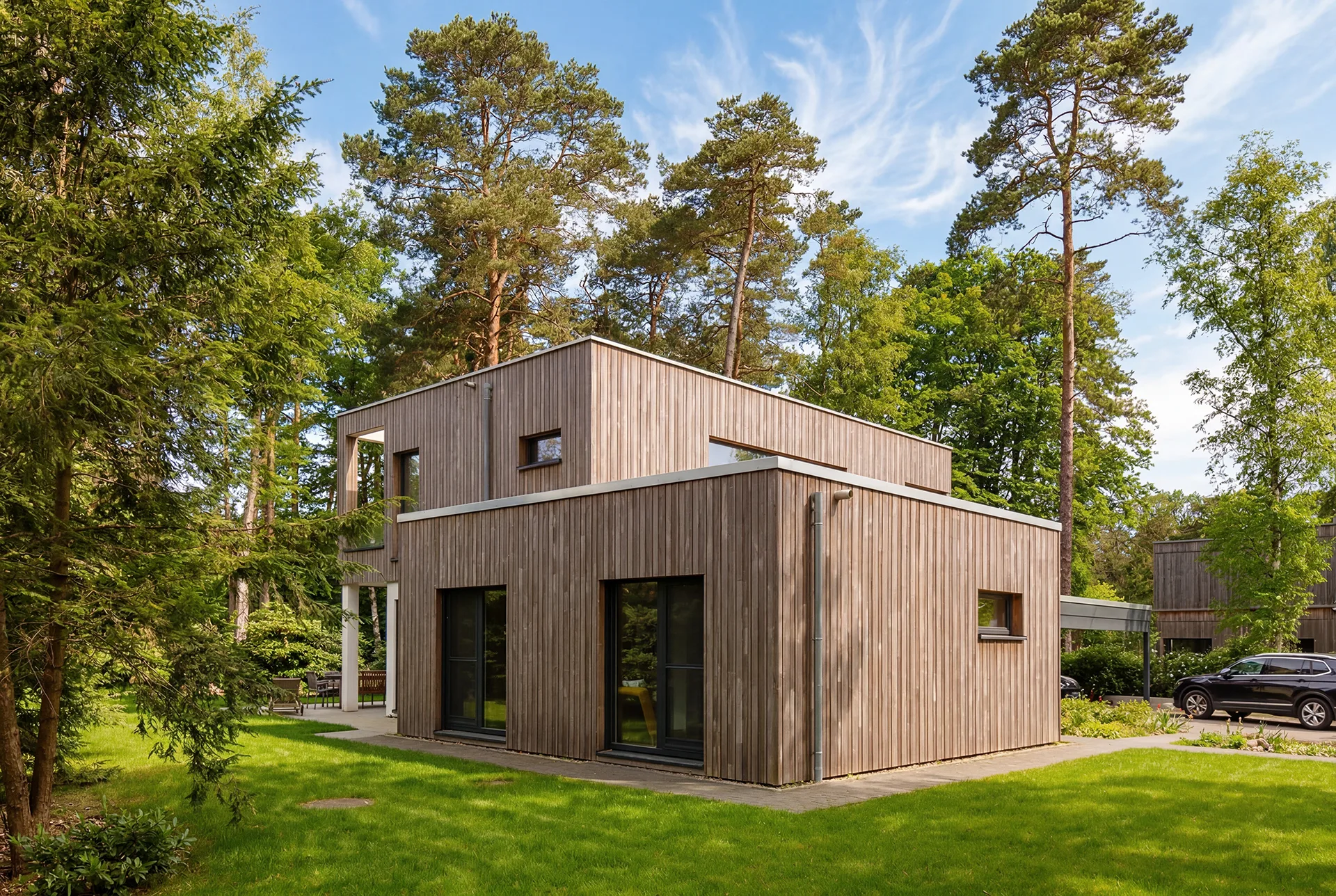 Bauhaus-Villa mit Holzfassade von Meisterstück-HAUS