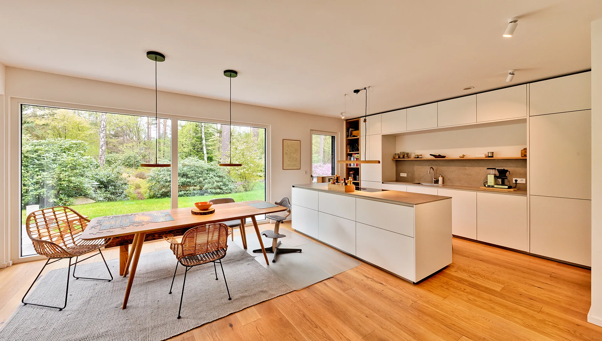 Bauhaus-Villa mit Holzfassade von Meisterstück-HAUS