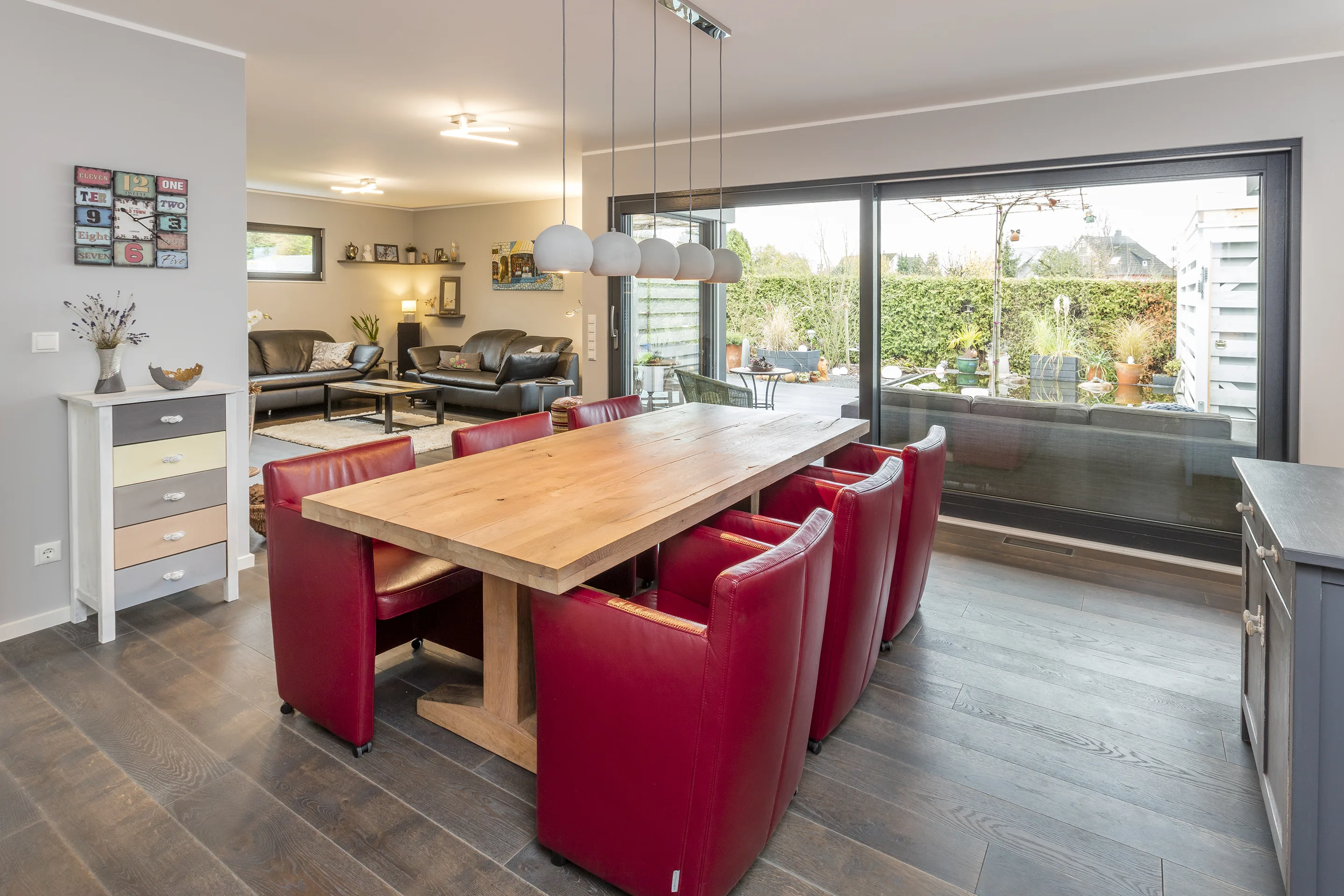 Bauhaus mit Staffelgeschoss von Meisterstueck Haus Essbereich