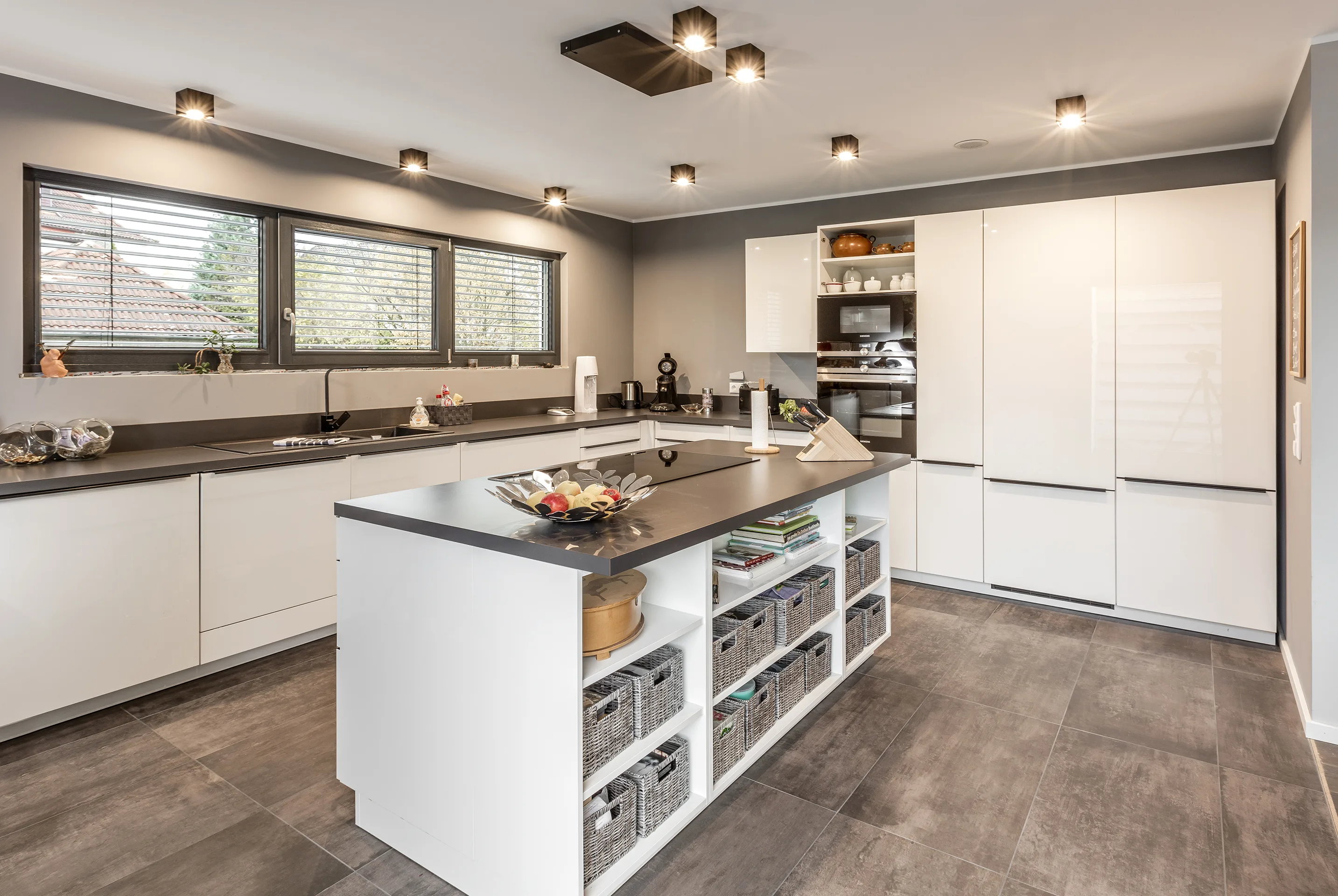 Bauhaus mit Staffelgeschoss von Meisterstueck Haus Kueche