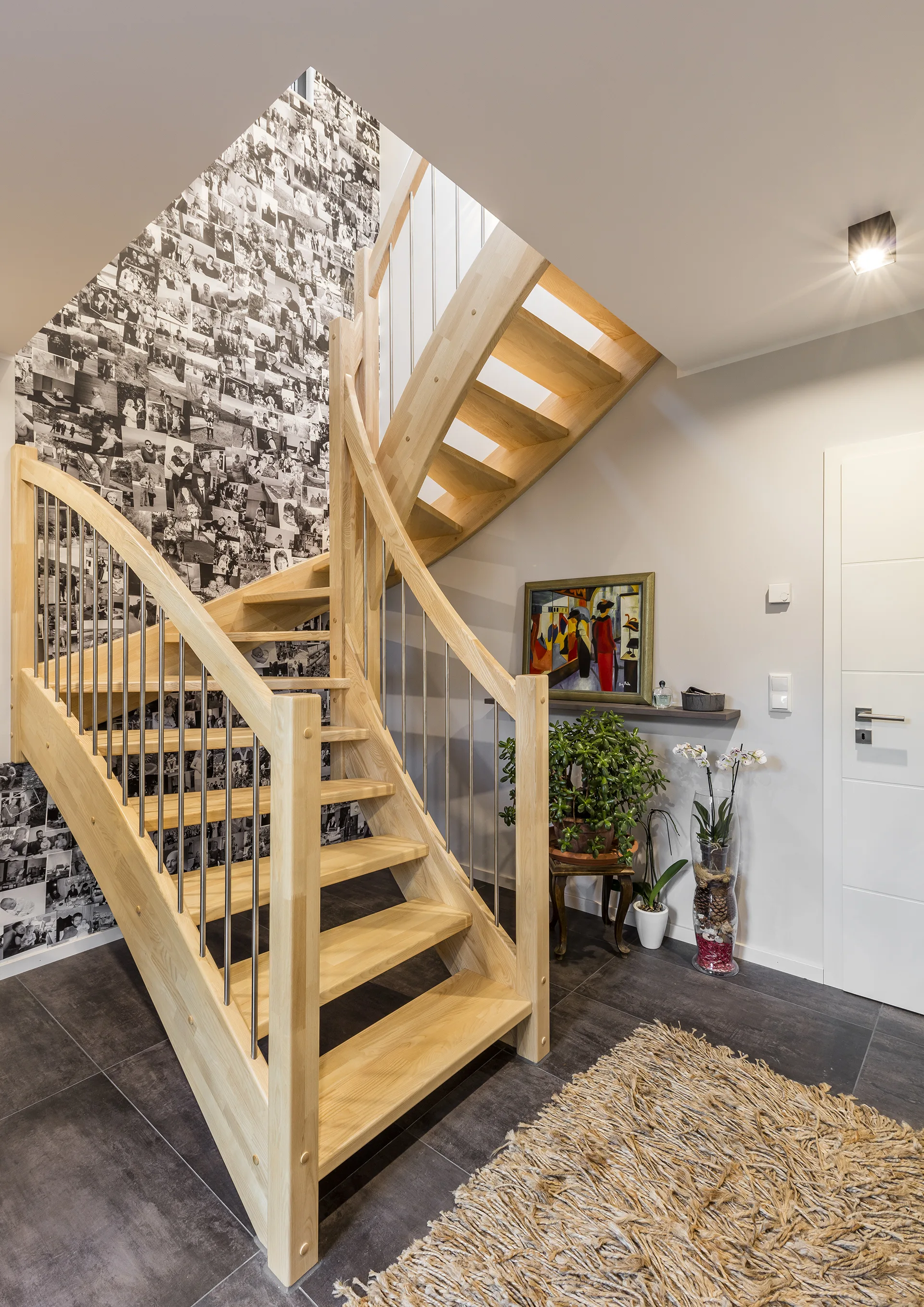 Bauhaus mit Staffelgeschoss von Meisterstueck Haus Treppenansicht