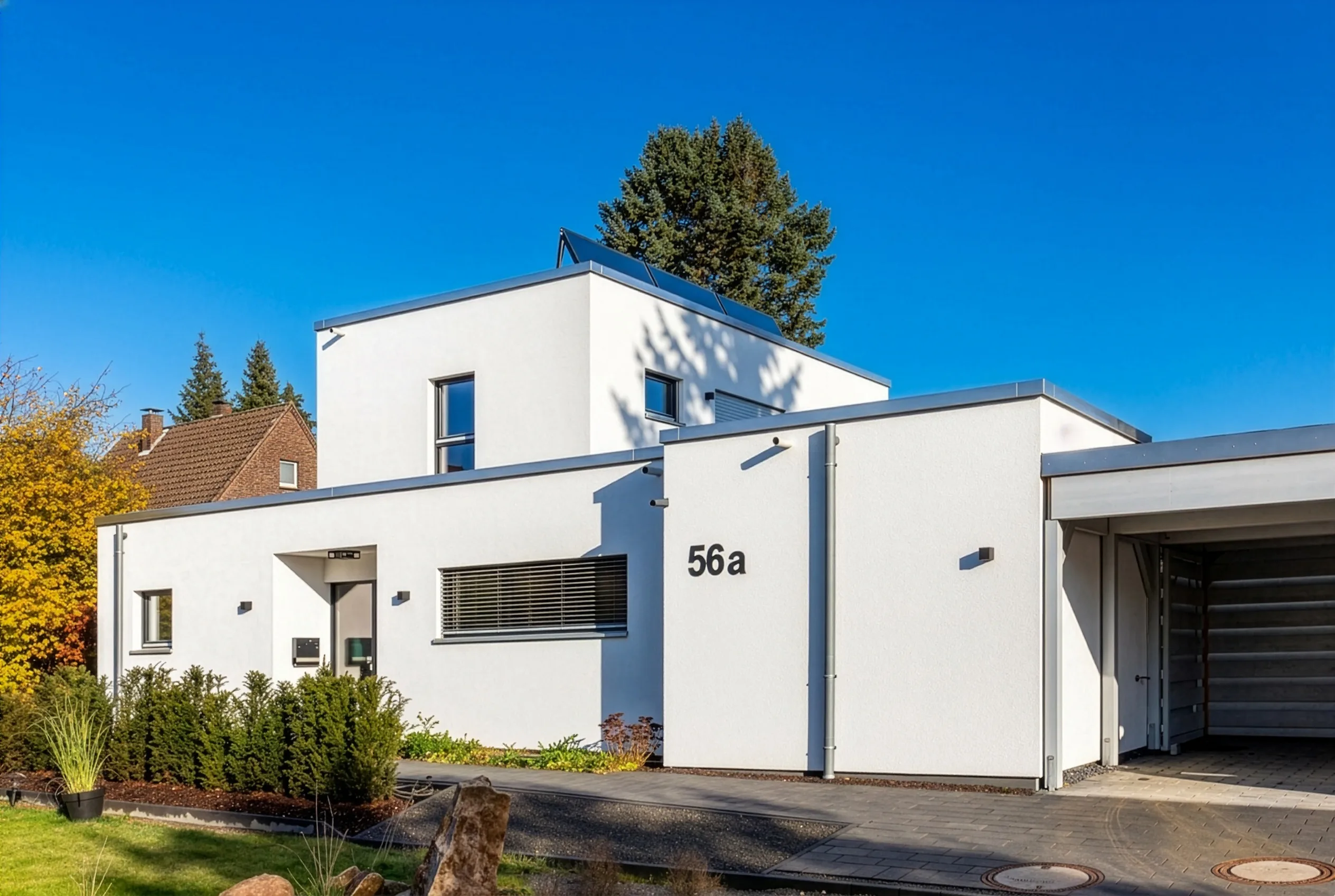 Bauhaus mit Staffelgeschoss von Meisterstück-HAUS_Eingangsseite