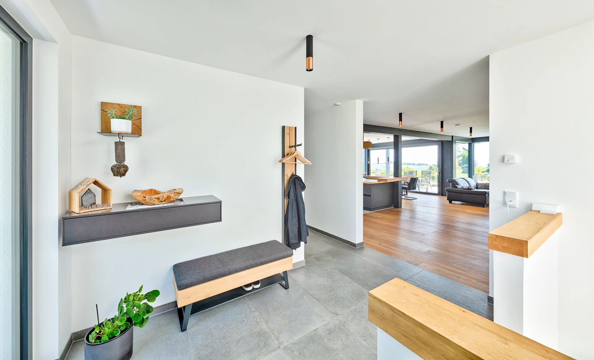 Bungalow Fusion am Hang mit Keller und Doppelgarage von Meisterstueck Haus Lebensbereich