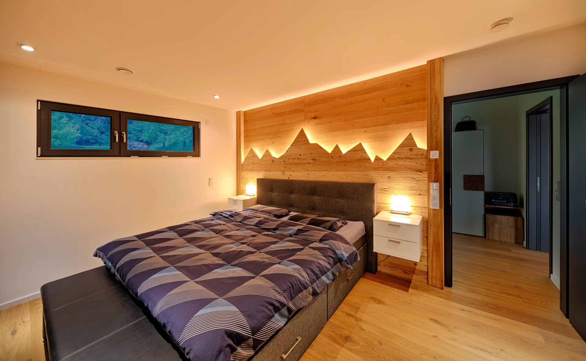 Bungalow Fusion am Hang mit Keller und Doppelgarage von Meisterstueck Haus Schlafzimmer