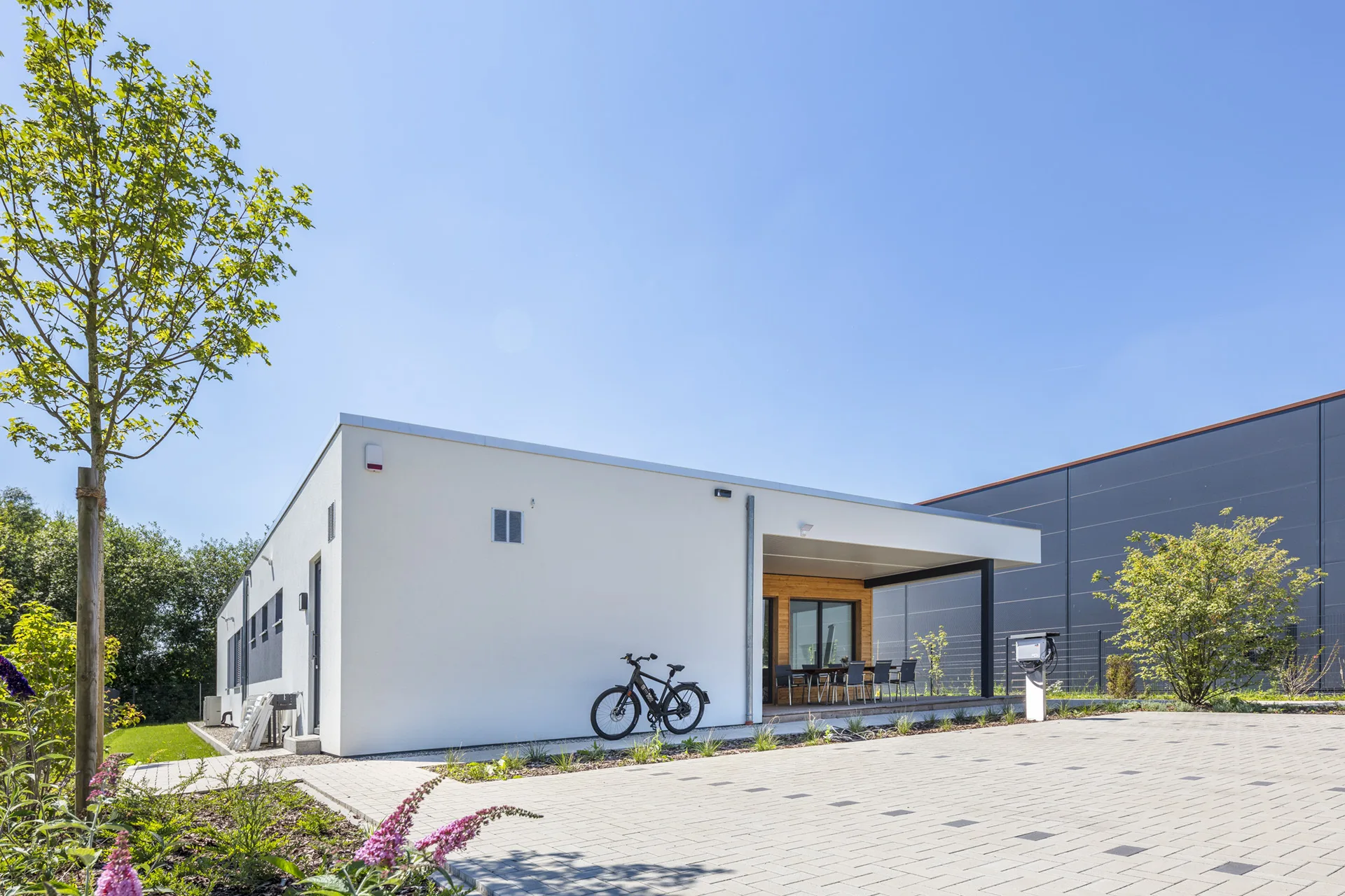 Buerogebaeude in Senden von Meisterstueck Haus Parkplatz