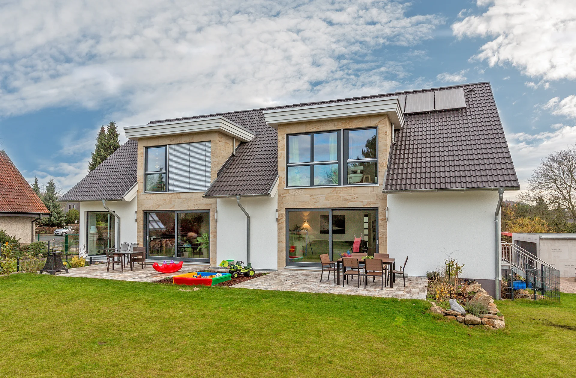 Doppelhaus mit Keller von Meisterstueck Haus Gartenansicht 2