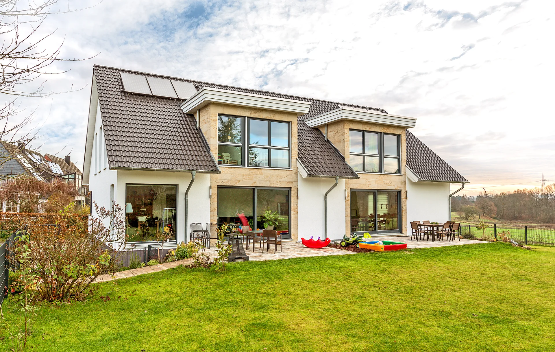 Doppelhaus mit Keller von Meisterstueck Haus Gartenansicht 1
