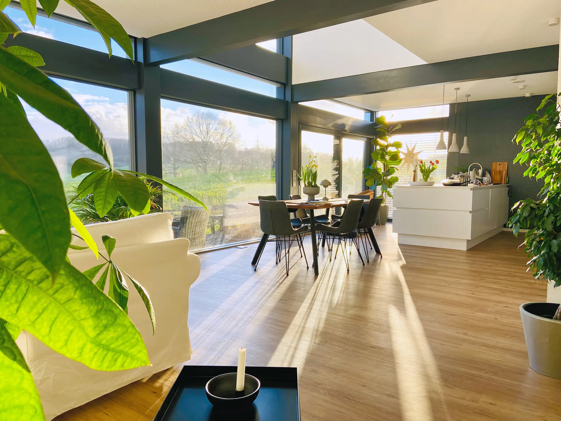 Effizienzhaus FUSION mit Carport von Meisterstueck Haus Lebensbereich