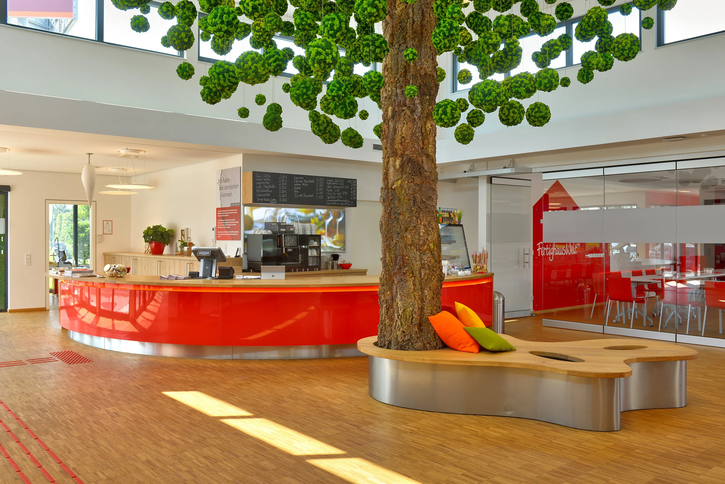 Empfangsgebaeude FertighausWelt Guenzburg von Meisterstueck Haus Eingangshalle