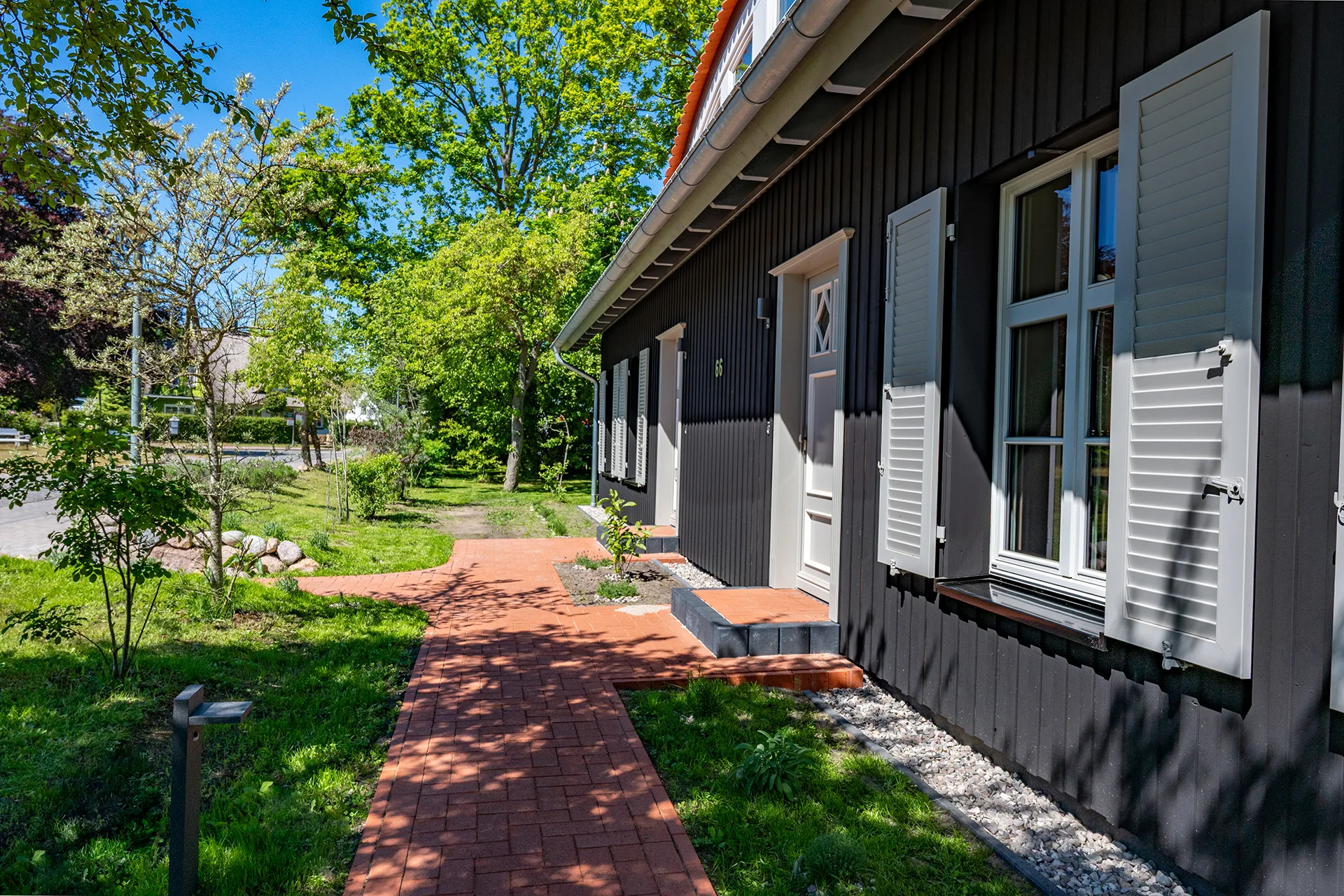 Ferien-Doppelhaus mit Ostsee-Charme von Meisterstueck Haus Seitenansicht 2