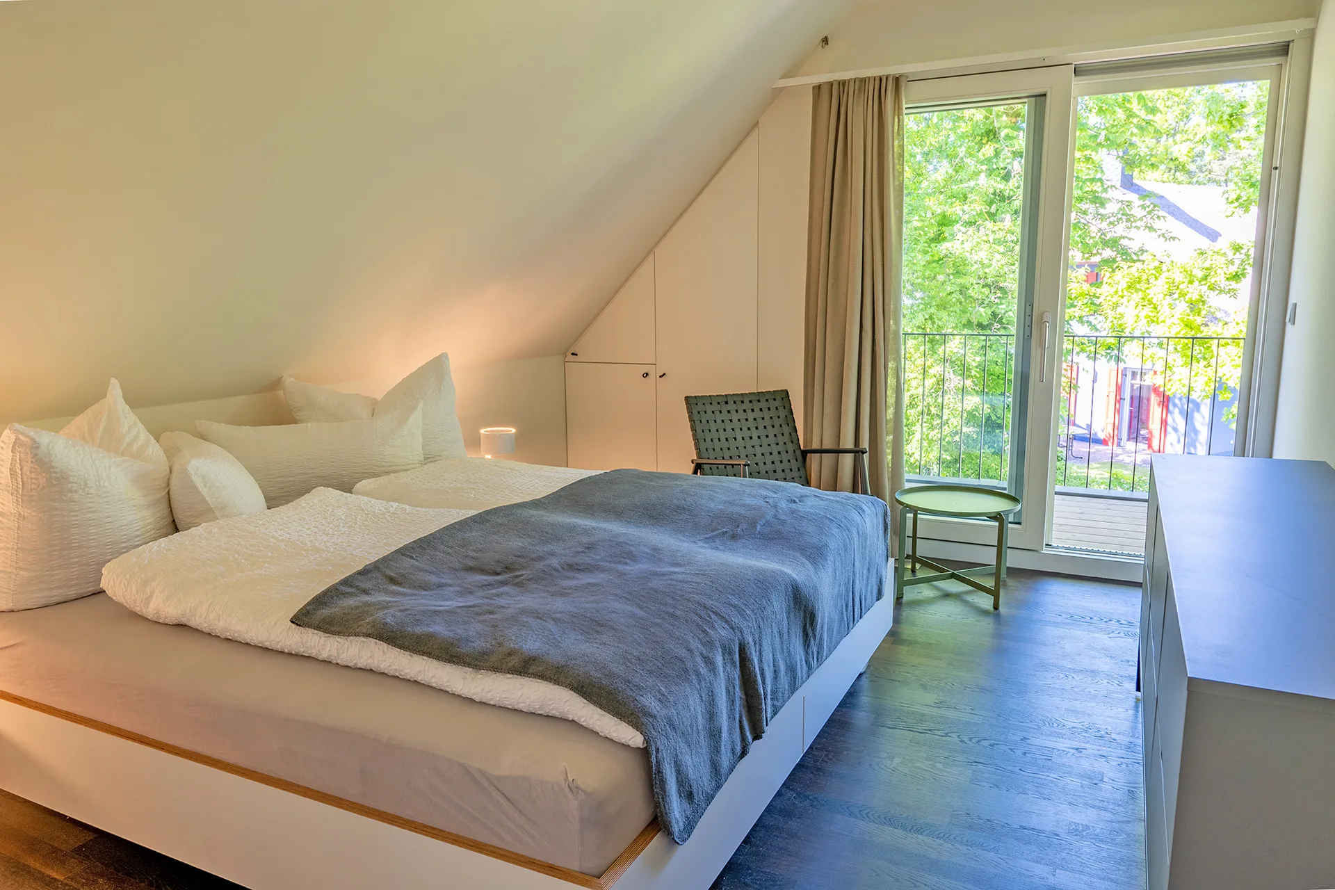 Ferien-Doppelhaus mit Ostsee-Charme von Meisterstueck Haus Schlafzimmer Ansicht 2