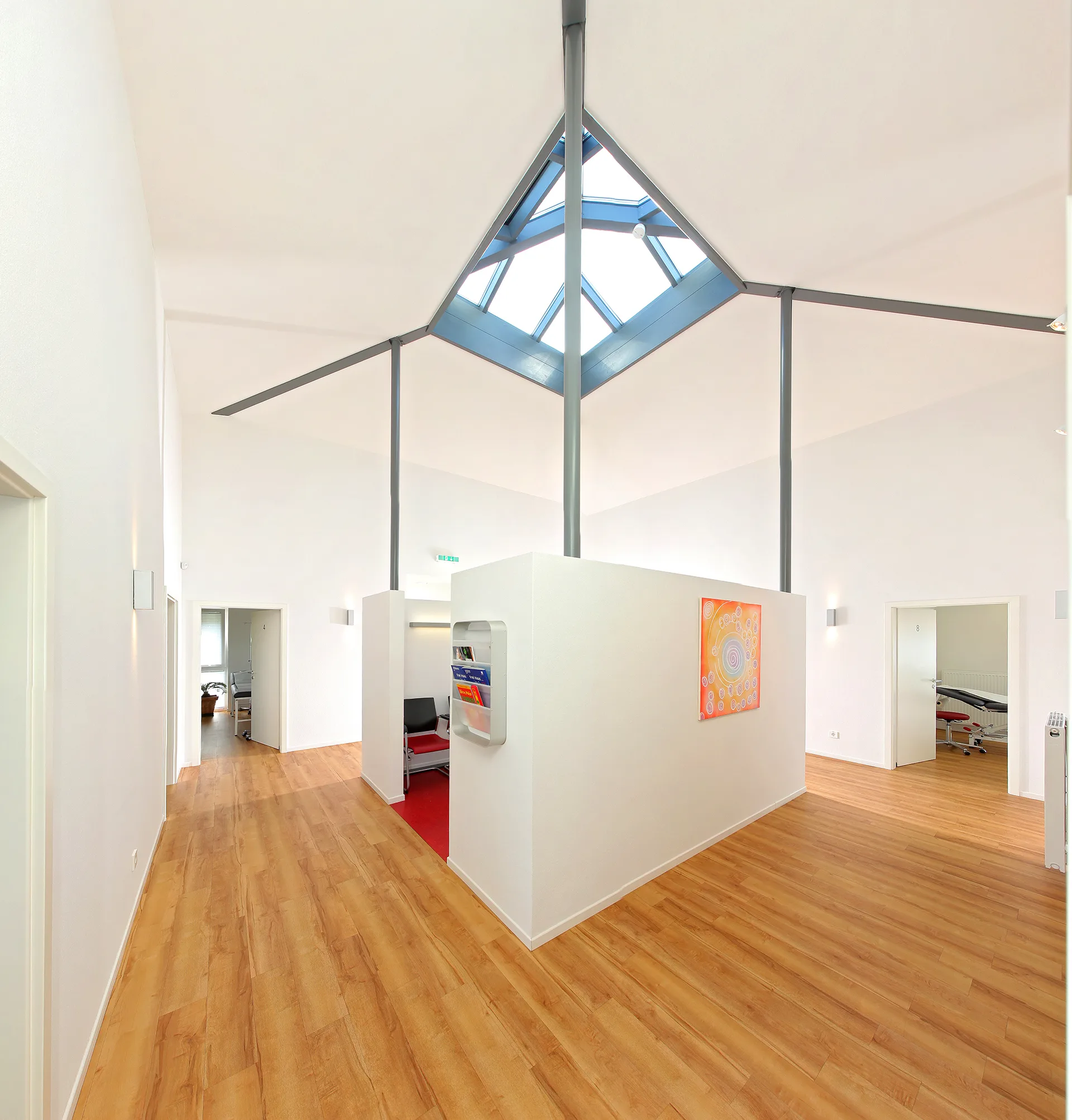 Aerztehaus und Apotheke von Meisterstueck Haus Wartebereich Mitte