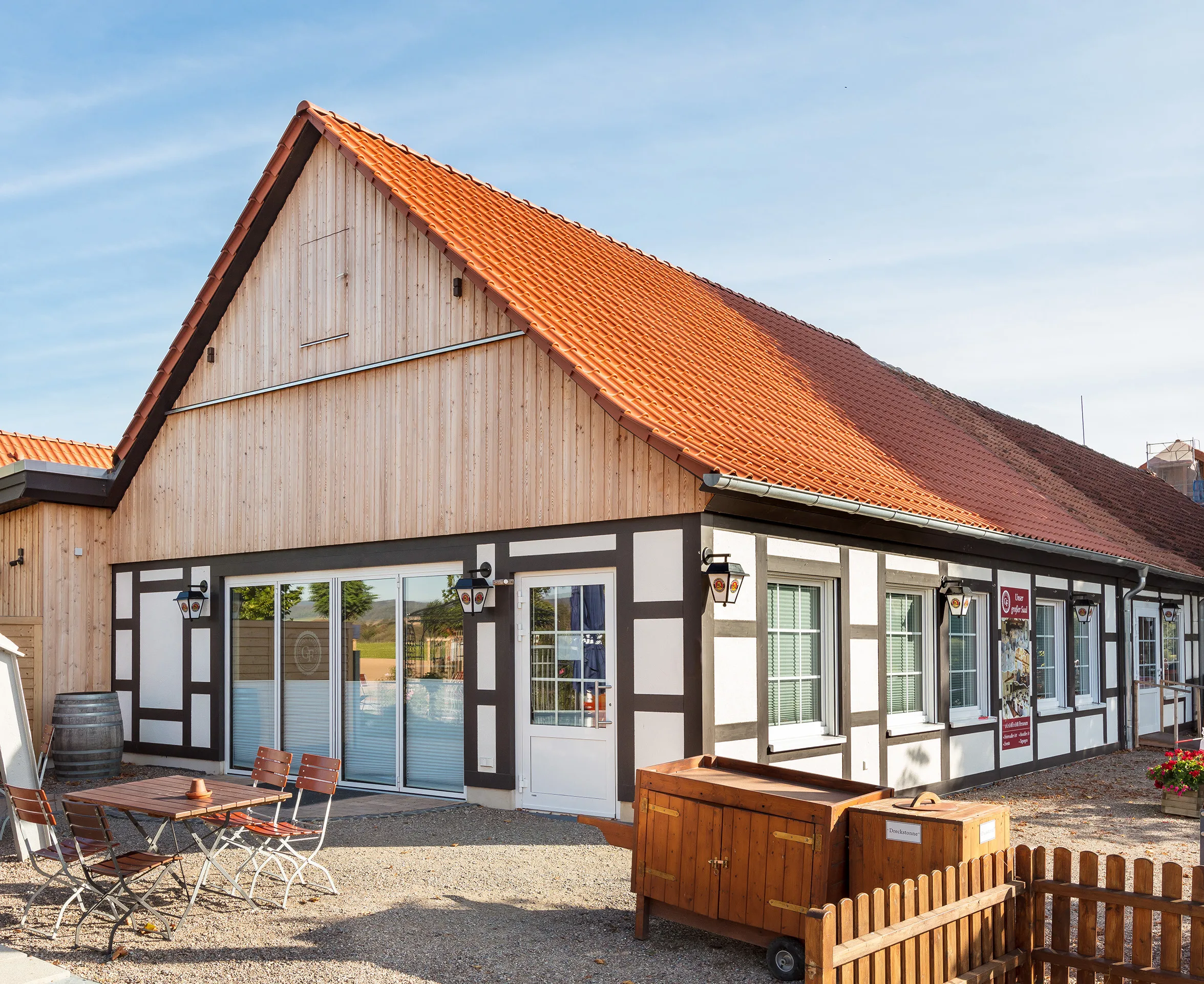 Grohnder Faehrhaus Anbau von Meisterstueck Haus aus der Frontansicht 1