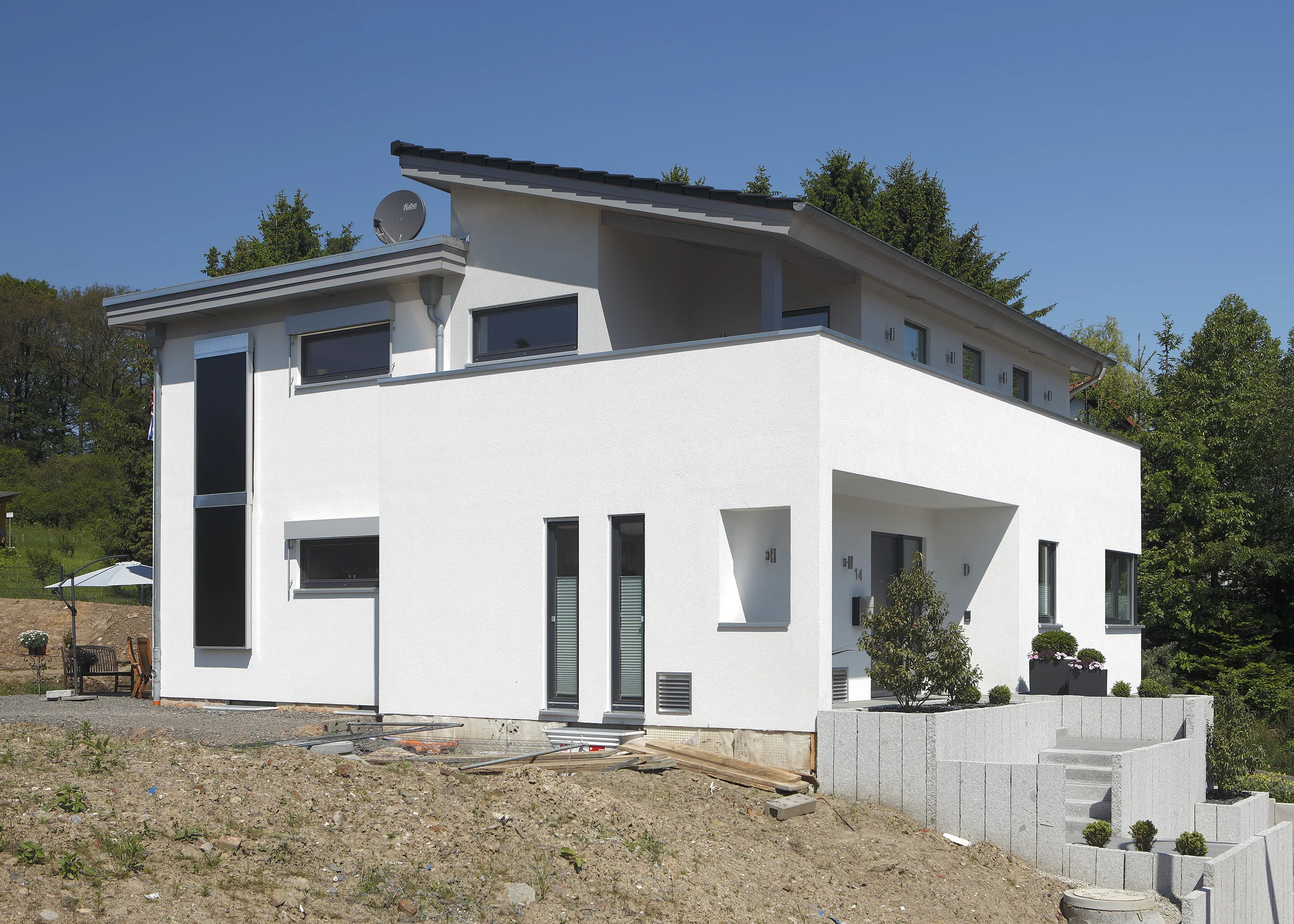 Kubistische Villa von Meisterstueck Haus Hangansicht
