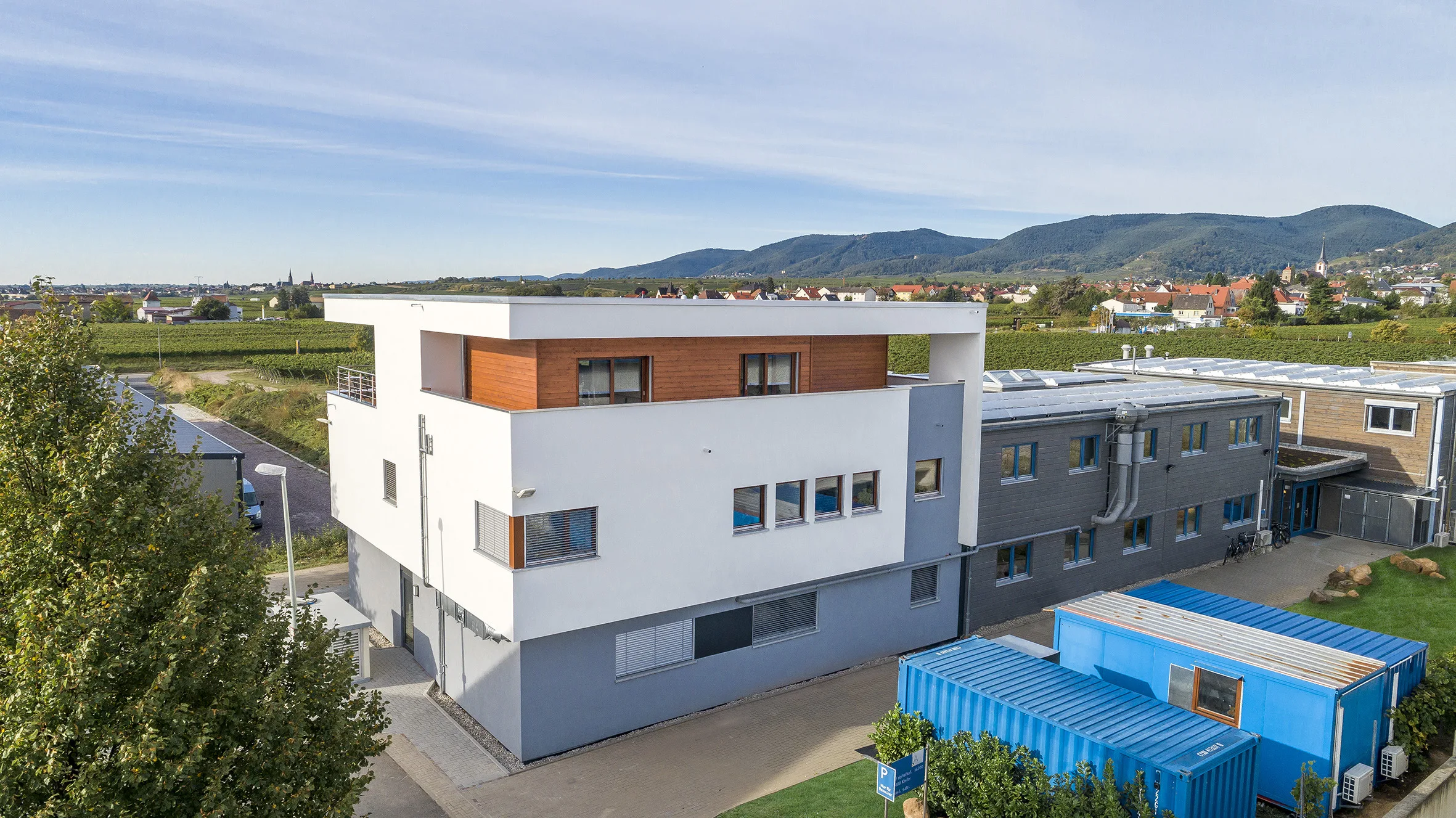 Labor- und Verwaltungsgebäude in der Pfalz