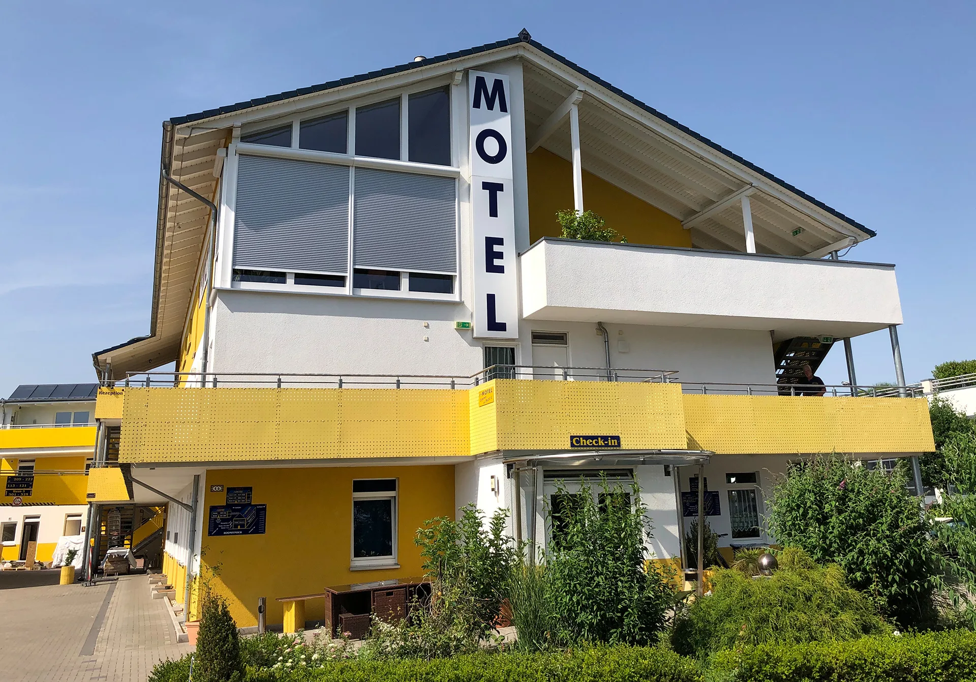 Motel bei Frankfurt von Meisterstueck Haus Frontansicht