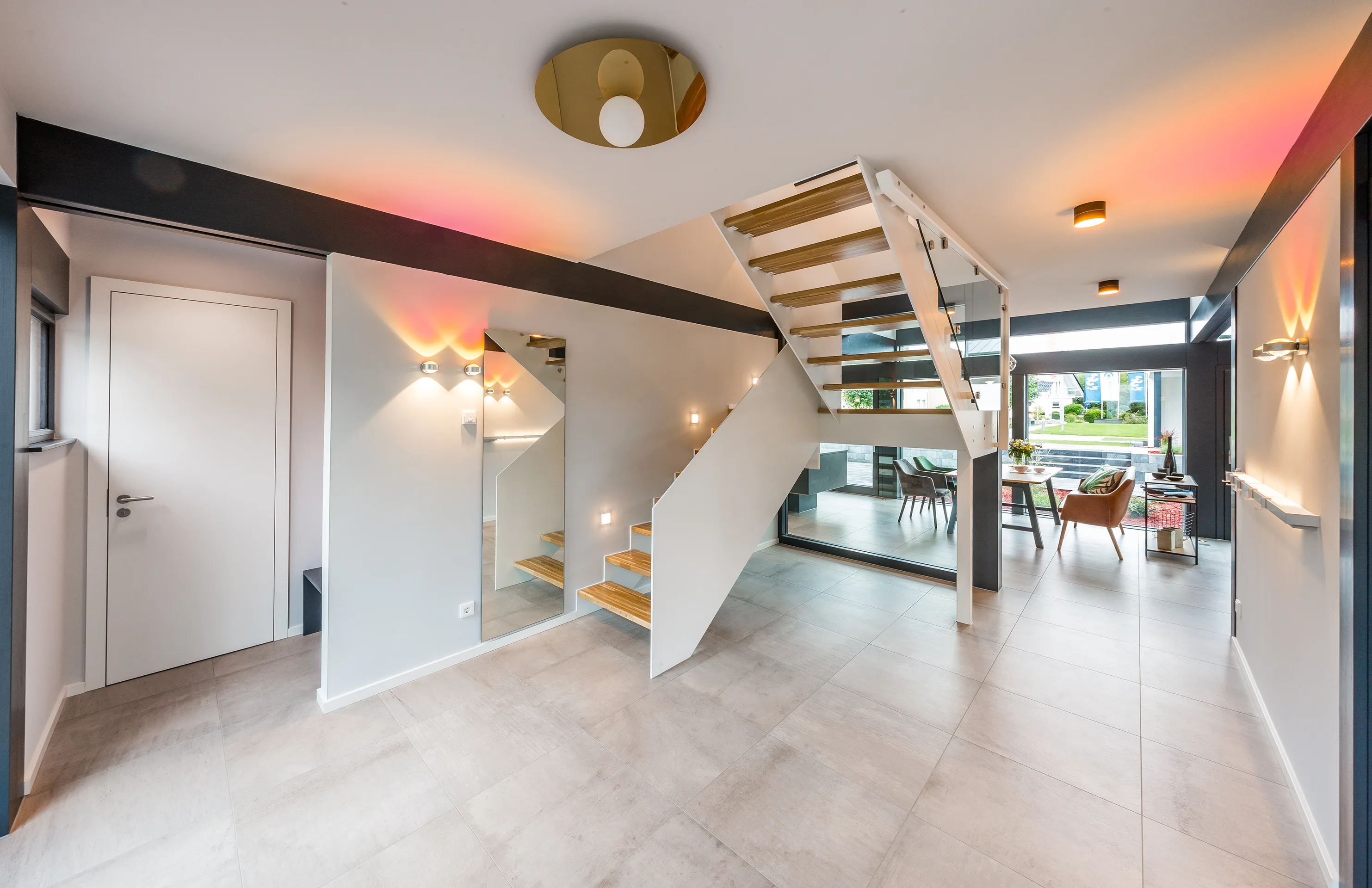 Musterhaus FUSION in Mannheim von Meisterstueck Haus Flur Untergeschoss