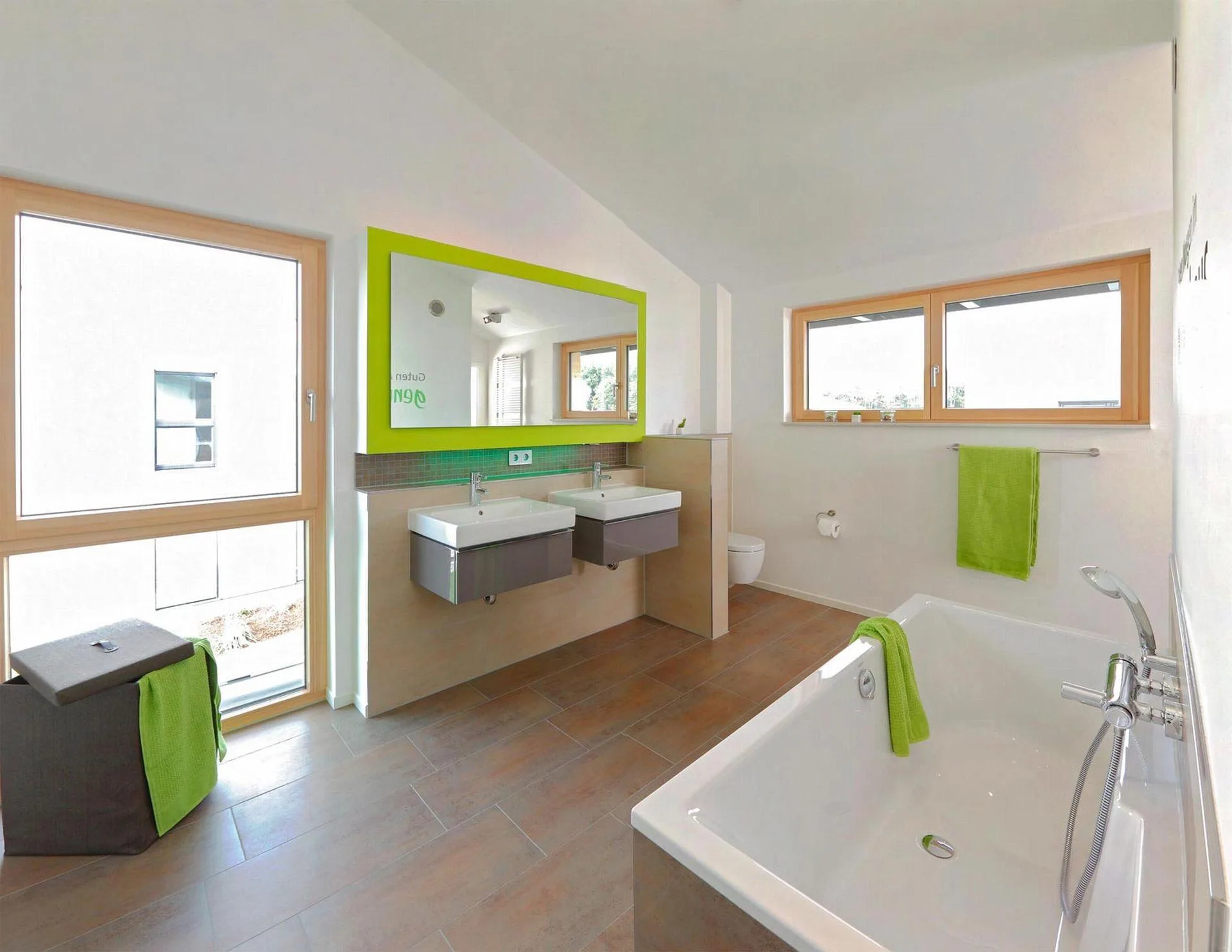 Musterhaus GENUSSHAUS in Koeln-Frechen von Meisterstueck Haus Badezimmer