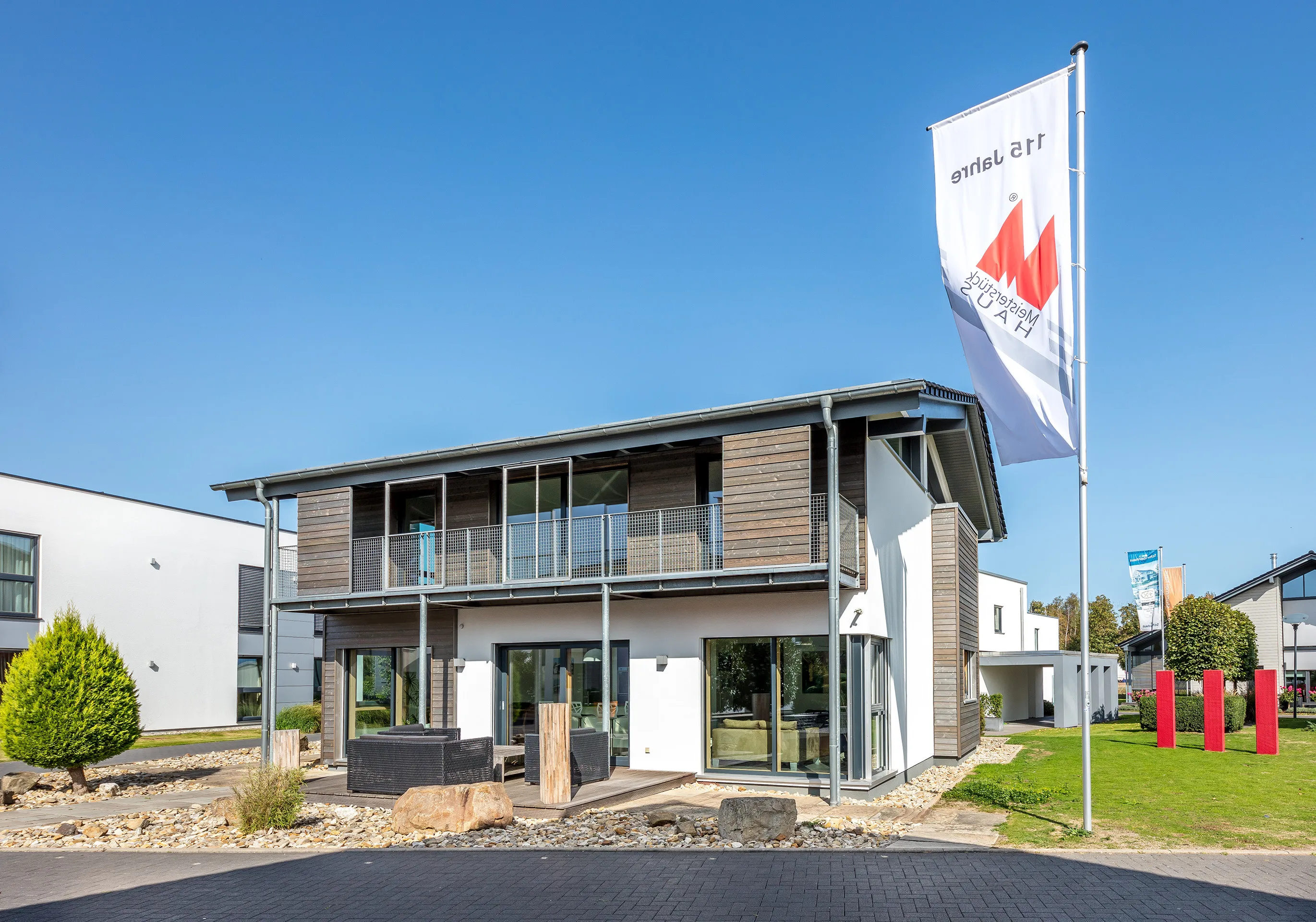 Musterhaus GENUSSHAUS in Koeln-Frechen von Meisterstueck Haus Terrassenansicht