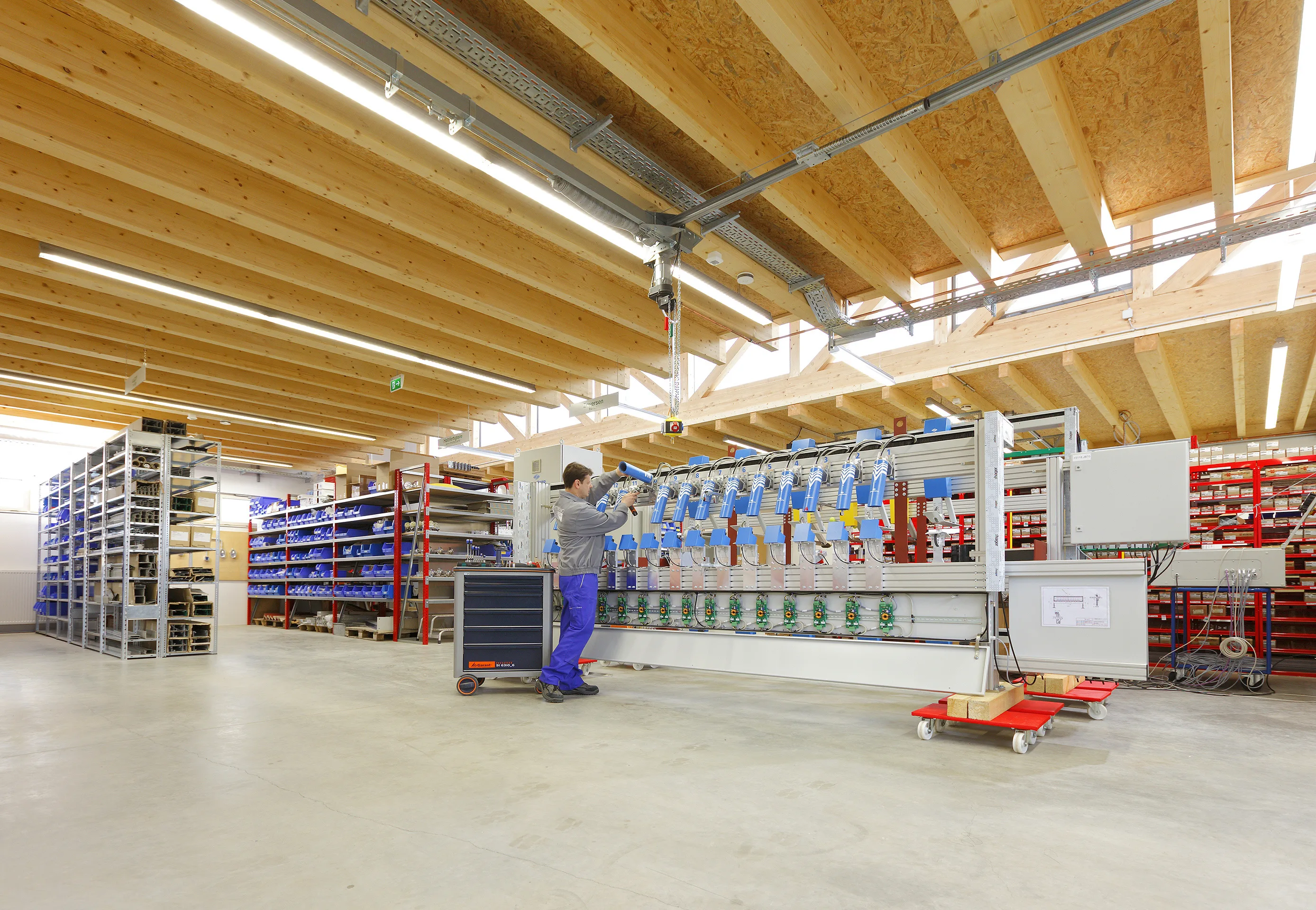 Nachhaltiges Verwaltungs- und Produktionsgebaeude