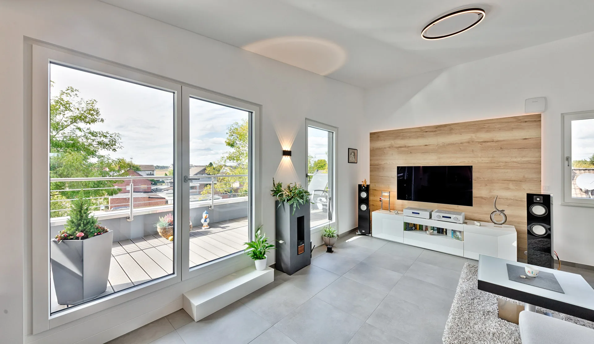 3-Familienhaeuser mit Pultdach Effizienzhaus 40 NH von Meisterstueck Haus Wohnzimmer