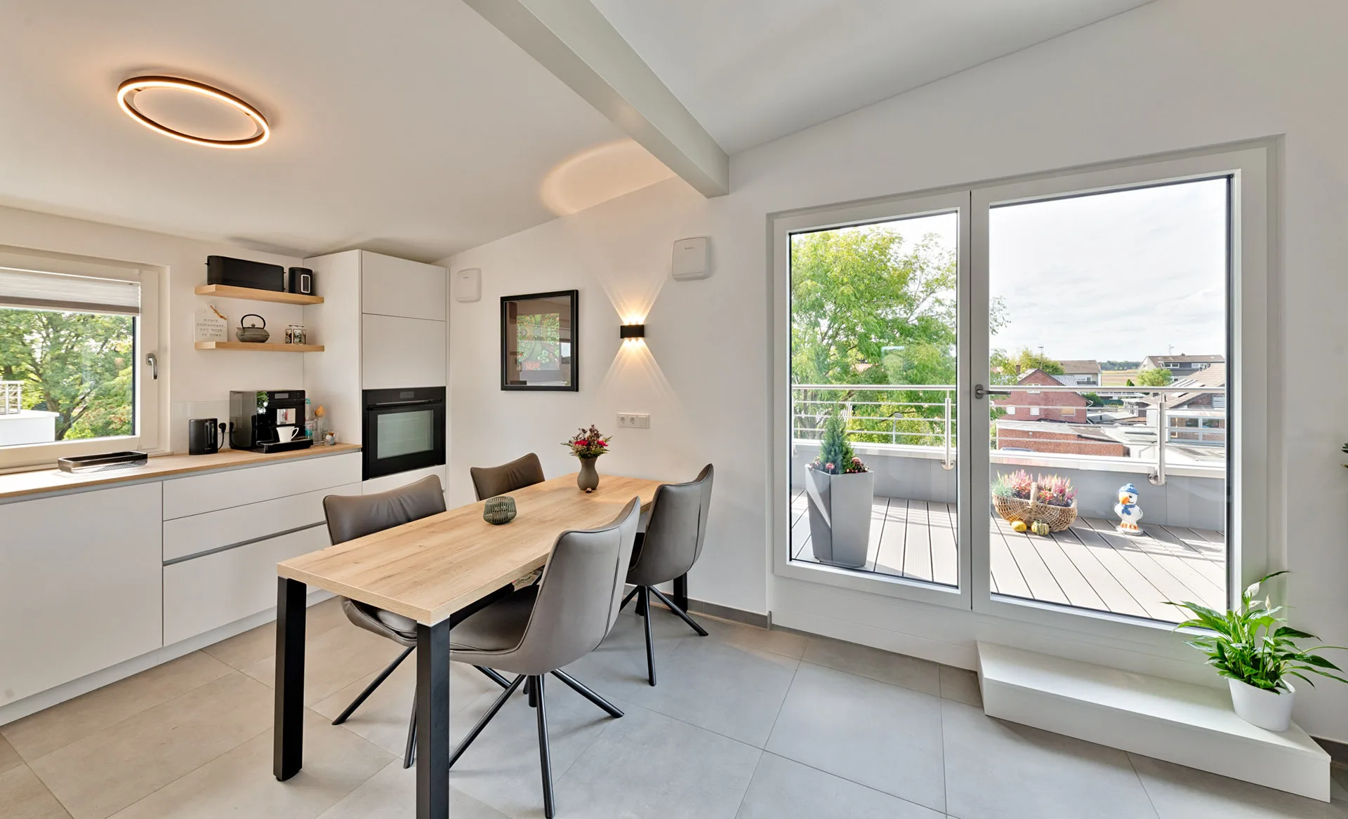 3-Familienhaeuser mit Pultdach Effizienzhaus 40 NH von Meisterstueck Haus Kueche