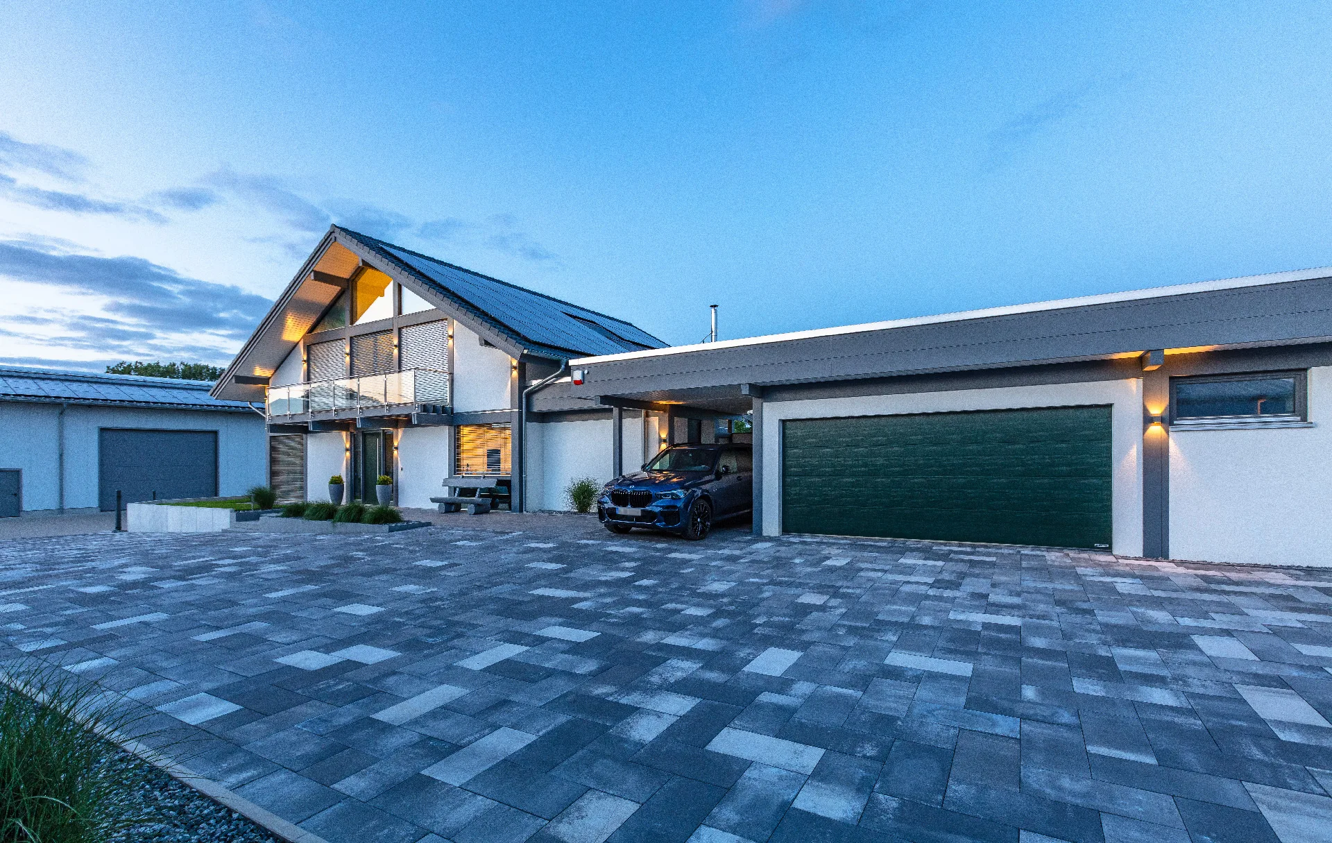 Aesthetik 20.20.048 mit Anbaukomplex von Meisterstueck Haus aus Garagenansicht