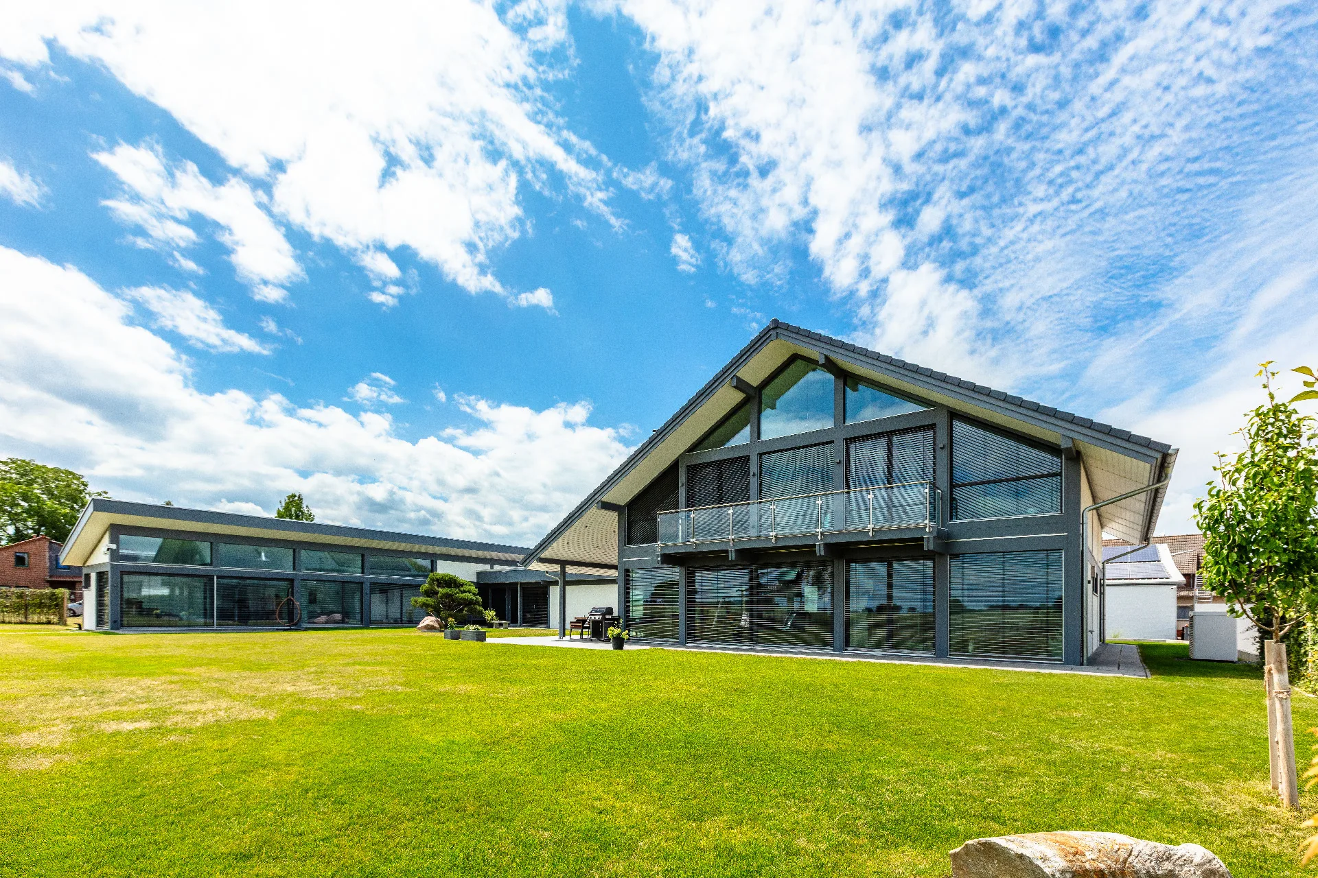 Aesthetik 20.20.048 mit Anbaukomplex von Meisterstueck Haus aus der Gartenansicht