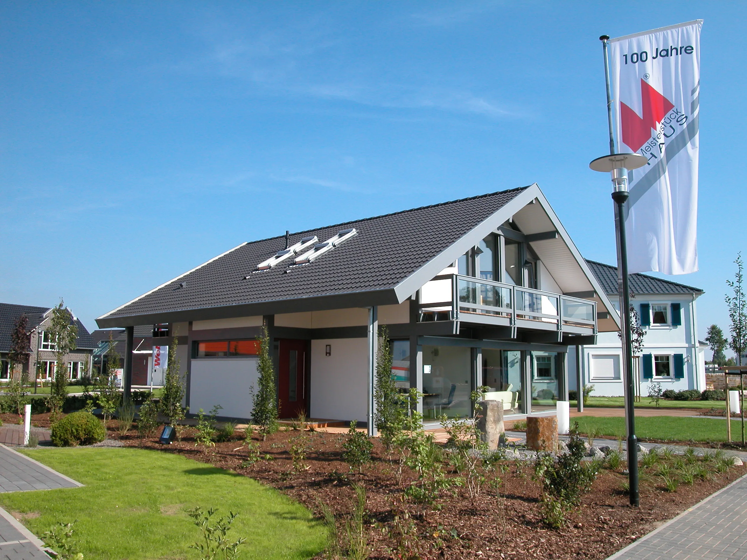 Musterhaus AESTHETIK in Hannover von Meisterstueck Haus Seitenansicht 2