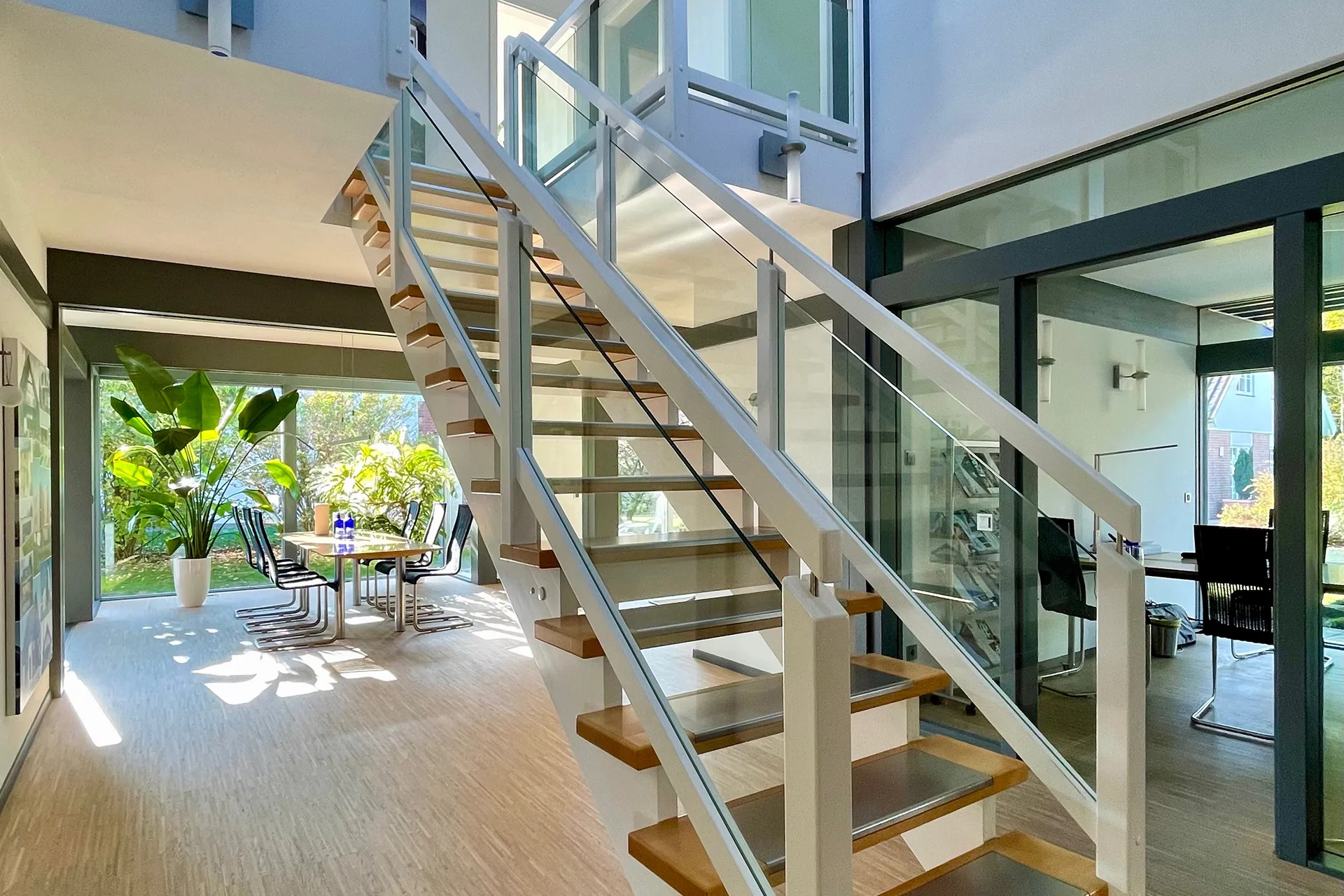 Musterhaus AESTHETIK in Hannover von Meisterstueck Haus Treppenansicht