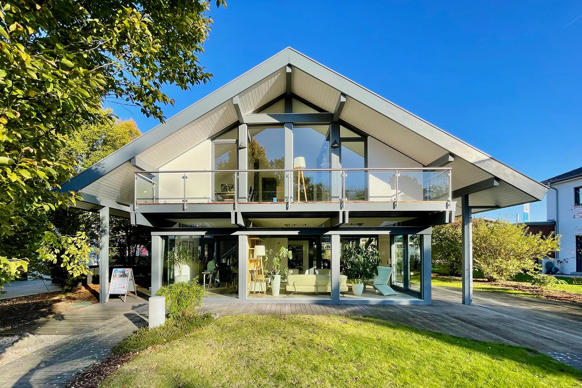 Musterhaus AESTHETIK in Hannover von Meisterstueck Haus Gartenansicht 1
