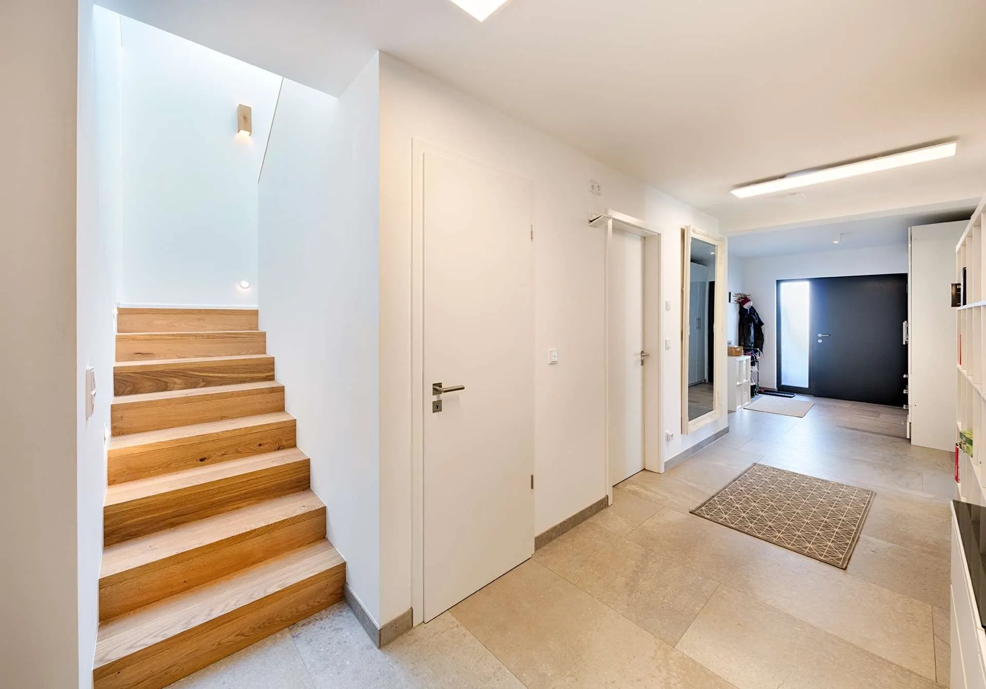 Bauhaus-Villa am Hang von Meisterstück-HAUS Treppe