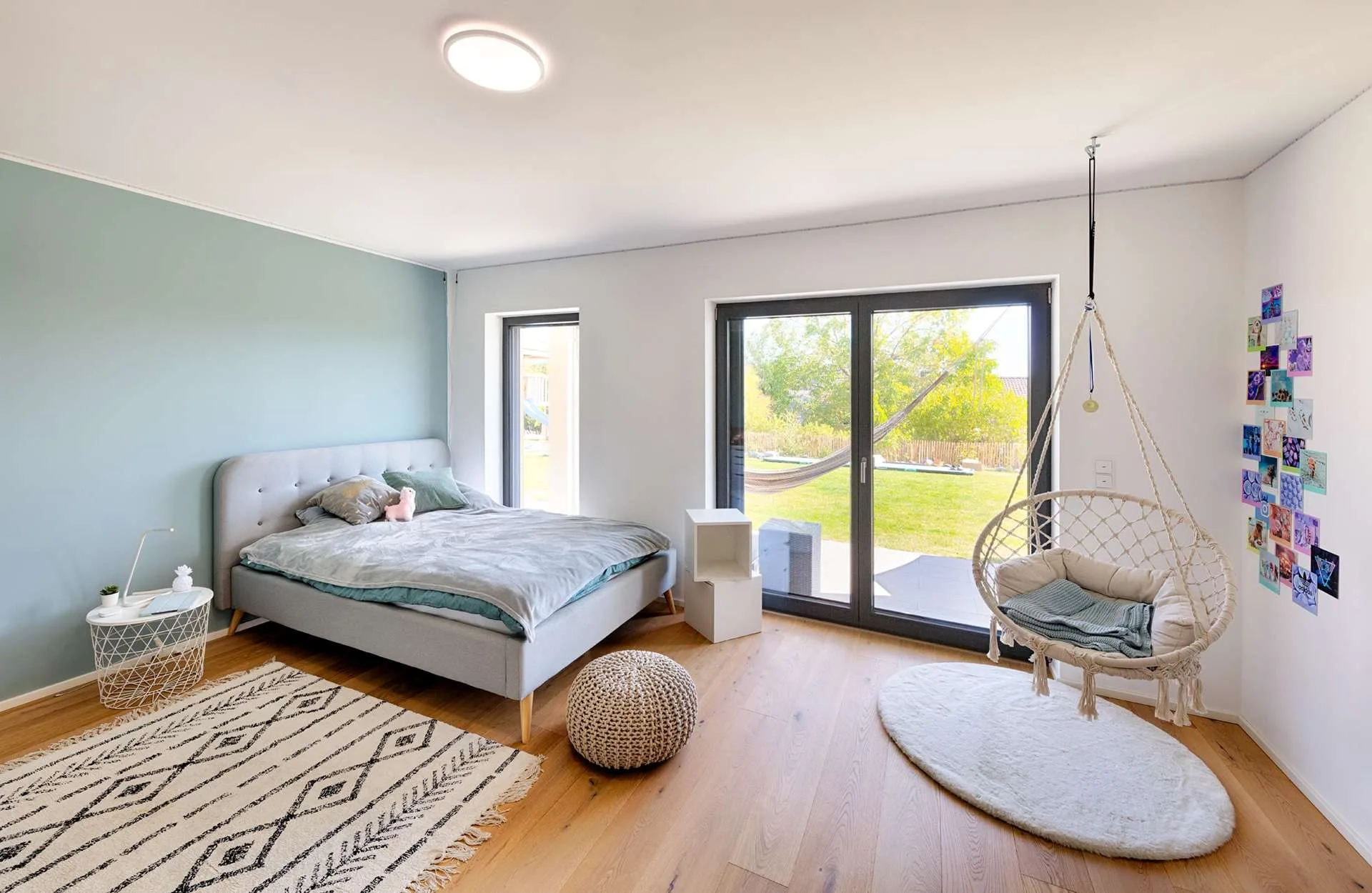 Bauhaus-Villa am Hang von Meisterstück-HAUS Schlafzimmer