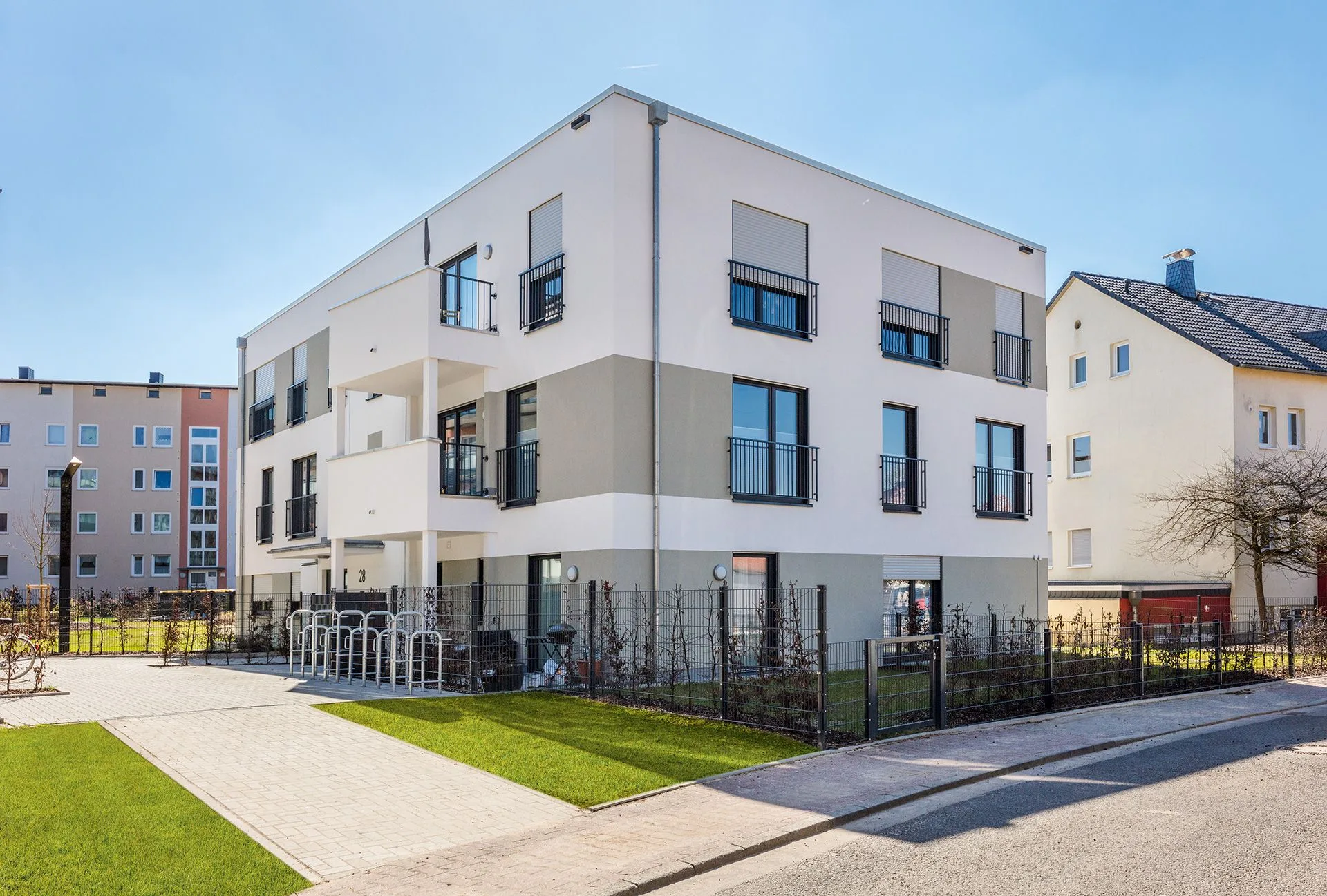 Mehrfamilienhaus Frankfurt von Meisterstueck Haus Seitenansicht 2