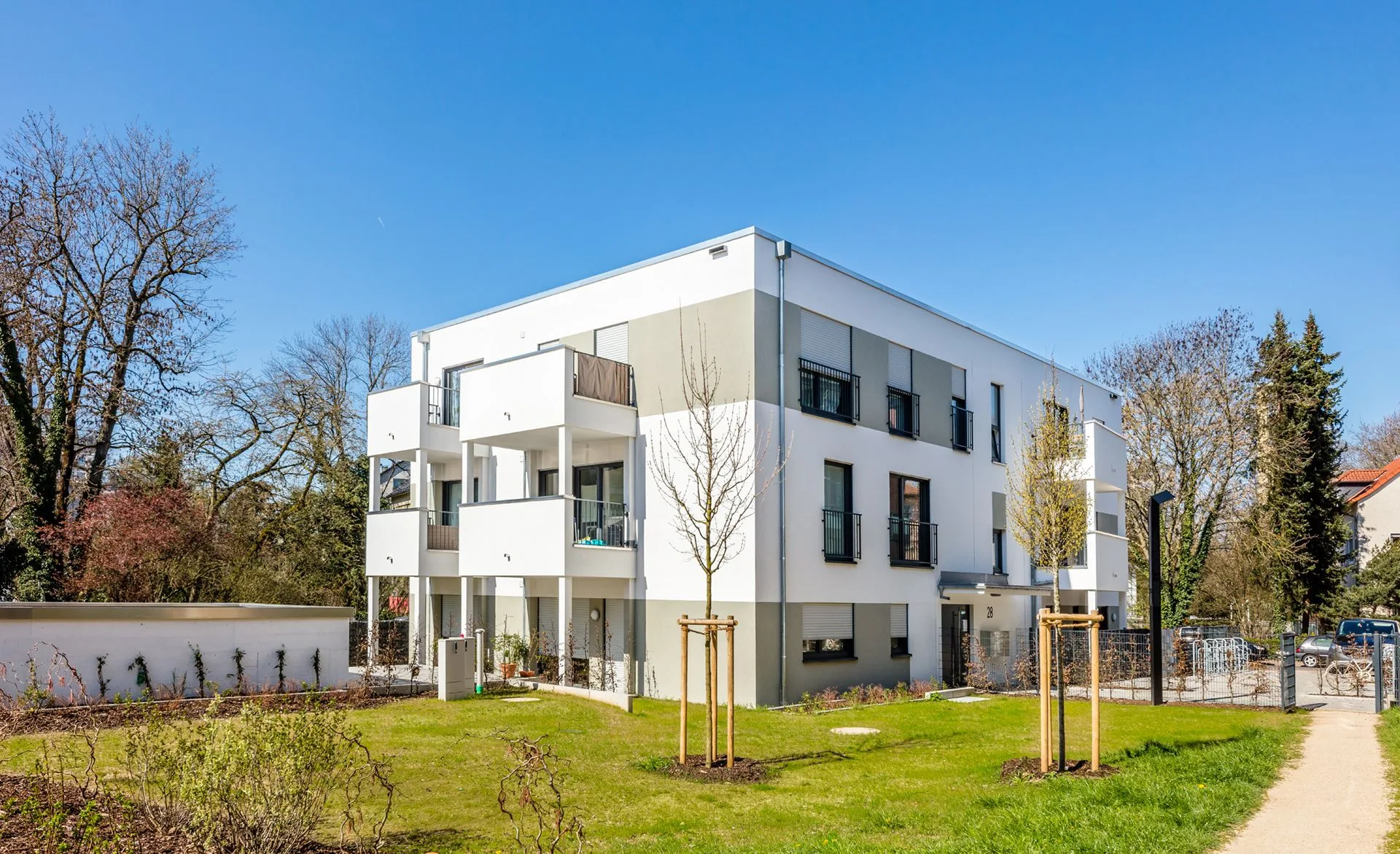 Mehrfamilienhaus Frankfurt von Meisterstueck Haus Vorgartenansicht