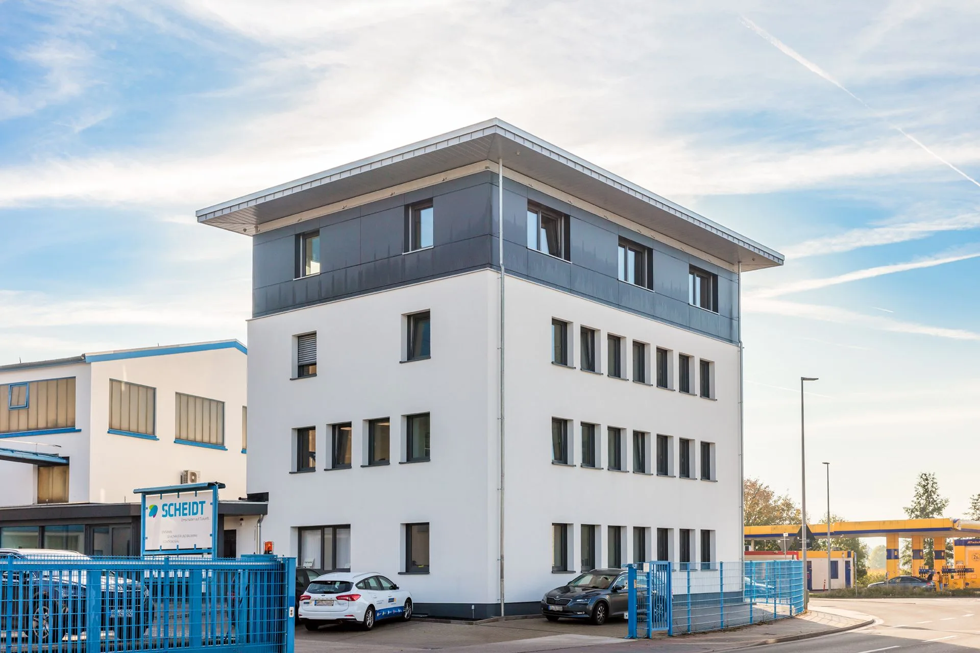 Aufstockung Buerogebaeude von Meisterstueck Haus Seitenansicht