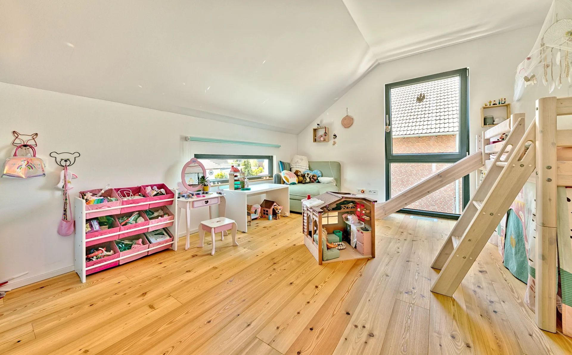 KonzeptHAUS mit Photovoltaik-Anlage von Meisterstueck Haus Kinderzimmer