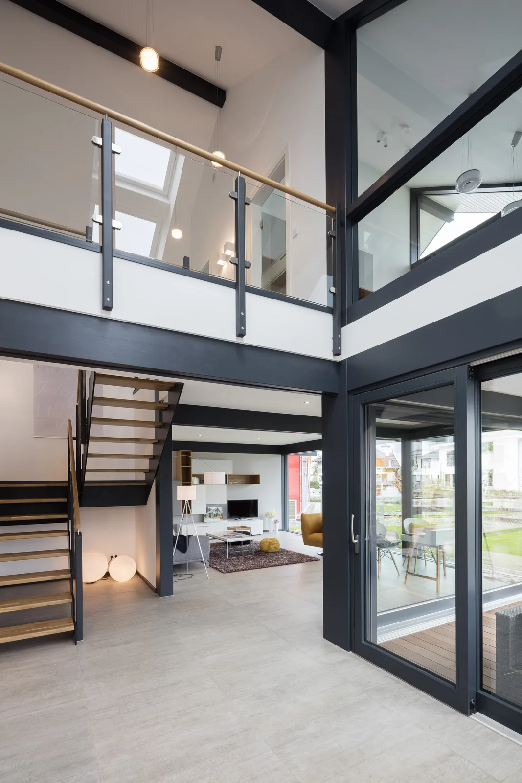 Modernes Fachwerkhaus Aesthetik in Guenzburg von Meisterstueck Haus Treppenansicht © Velux