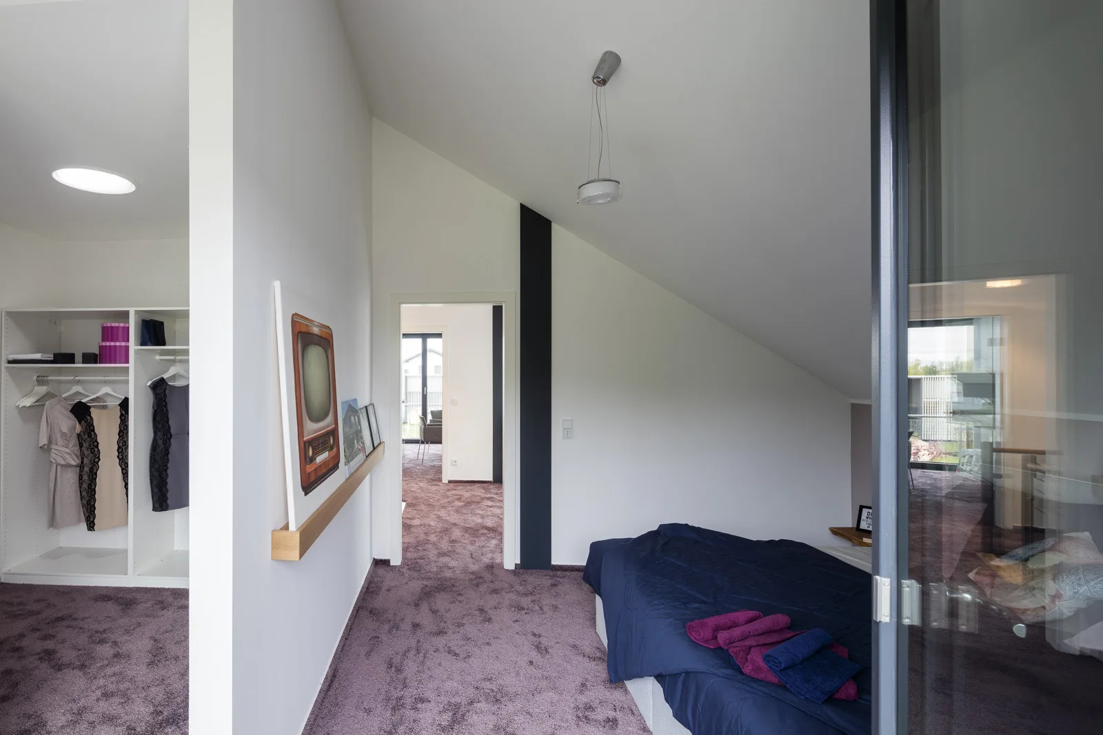 Modernes Fachwerkhaus Aesthetik in Guenzburg von Meisterstueck Haus Schlafzimmer © Velux