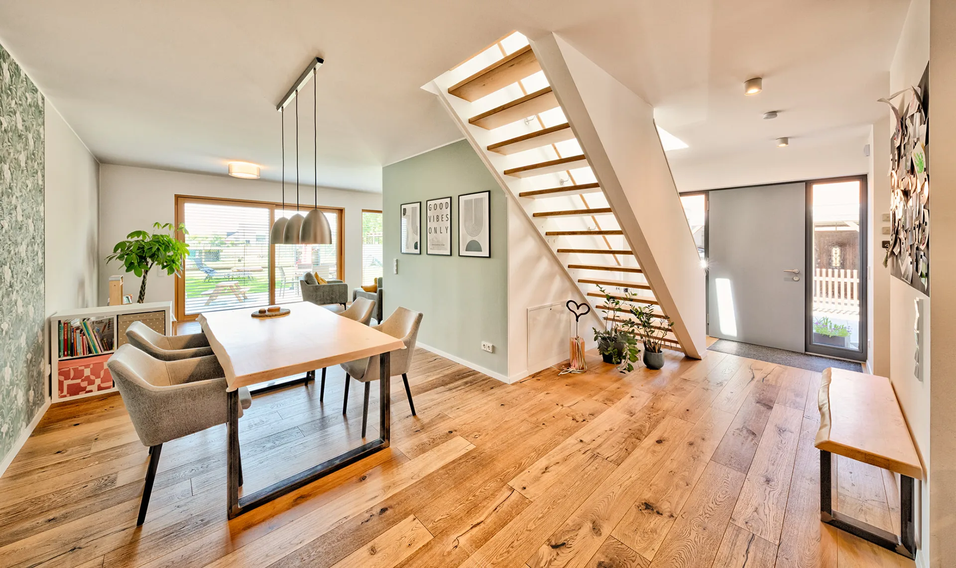 Familien-Traumhaus als Bestandsanbau von Meisterstueck Haus Eingangsbereich