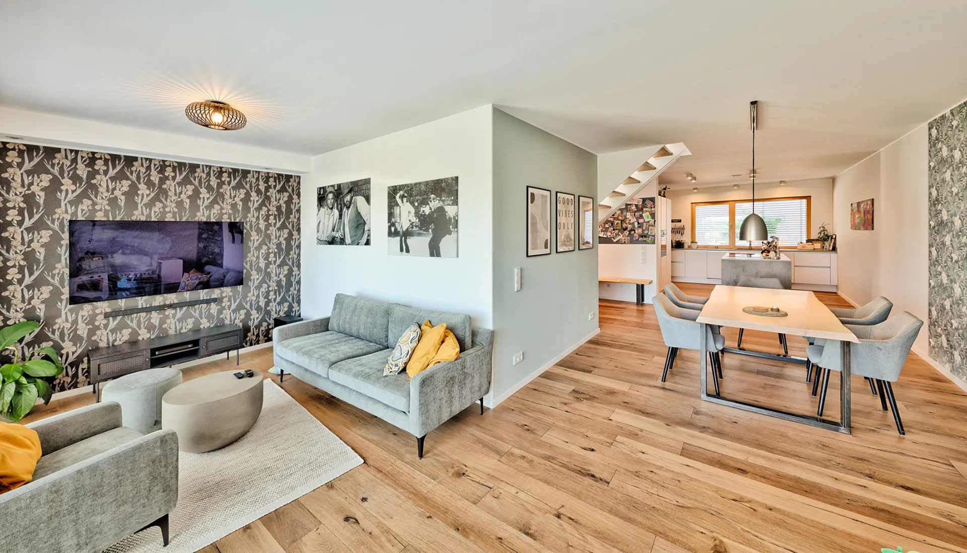 Familien-Traumhaus als Bestandsanbau von Meisterstueck Haus Wohnzimmer