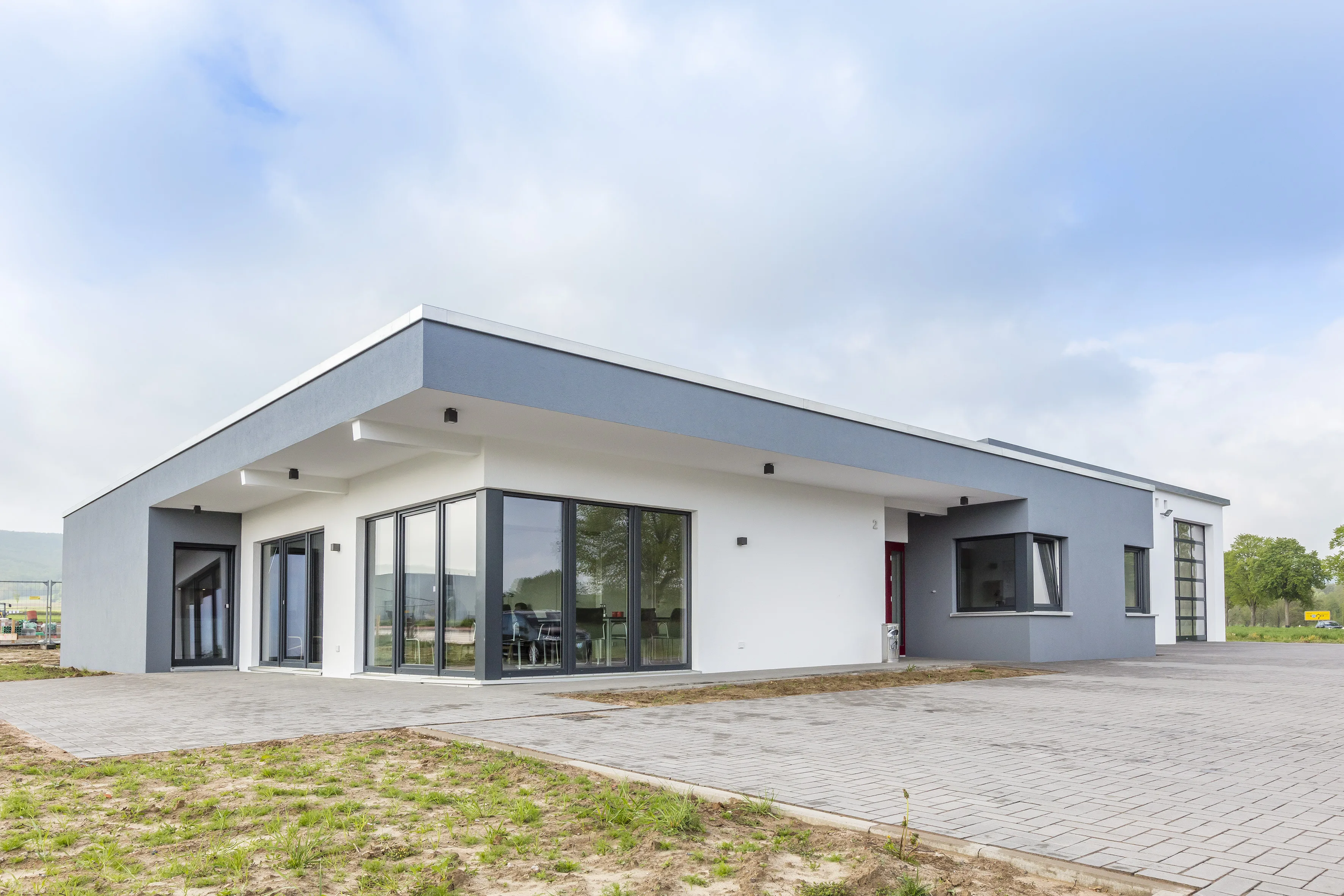 Rettungswache DRK in Aerzen von Meisterstueck Haus Außenansicht 2