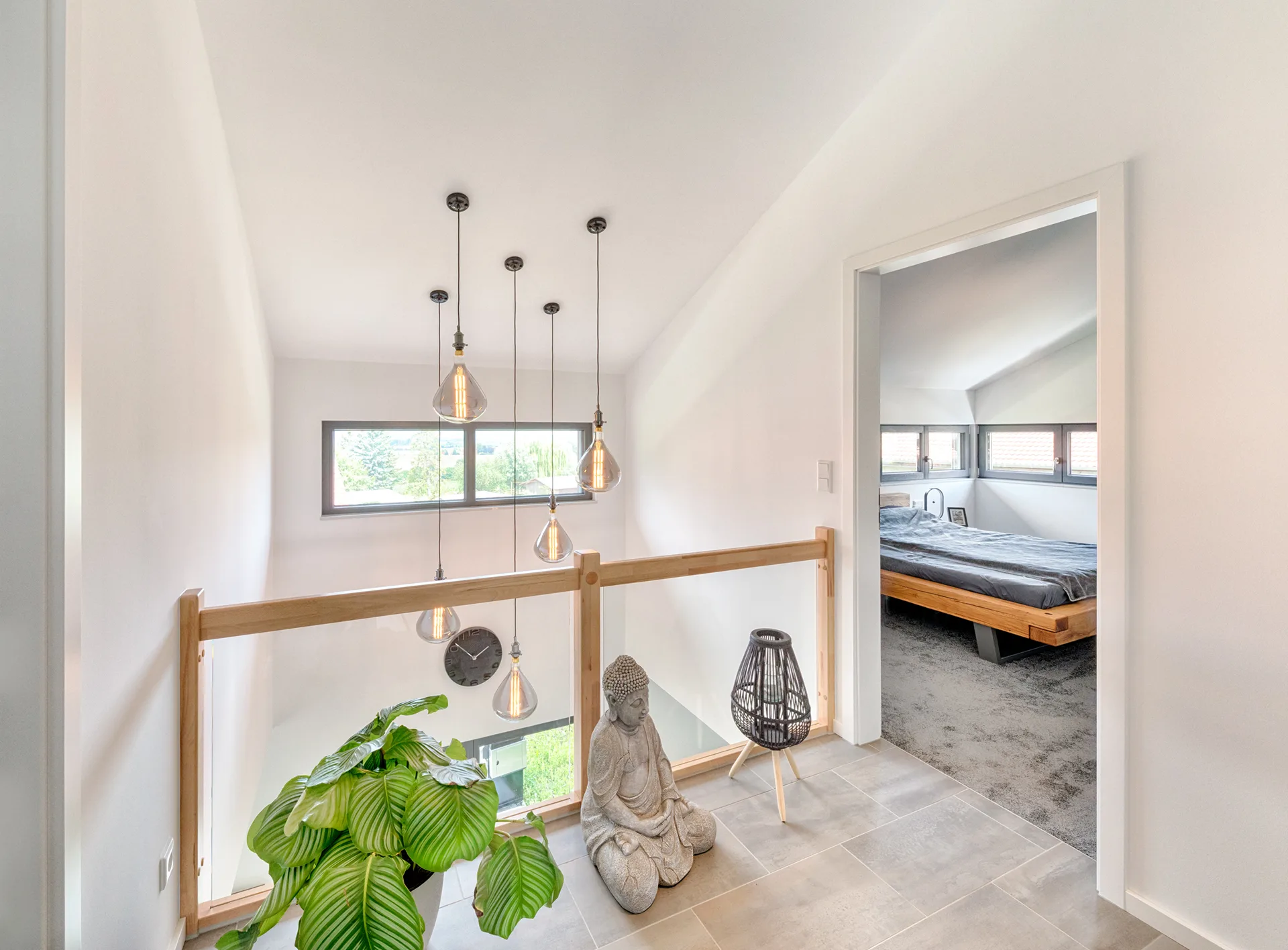 Effizienzhaus KUBUS mit Carport von Meisterstueck Haus Flur Obergeschoss