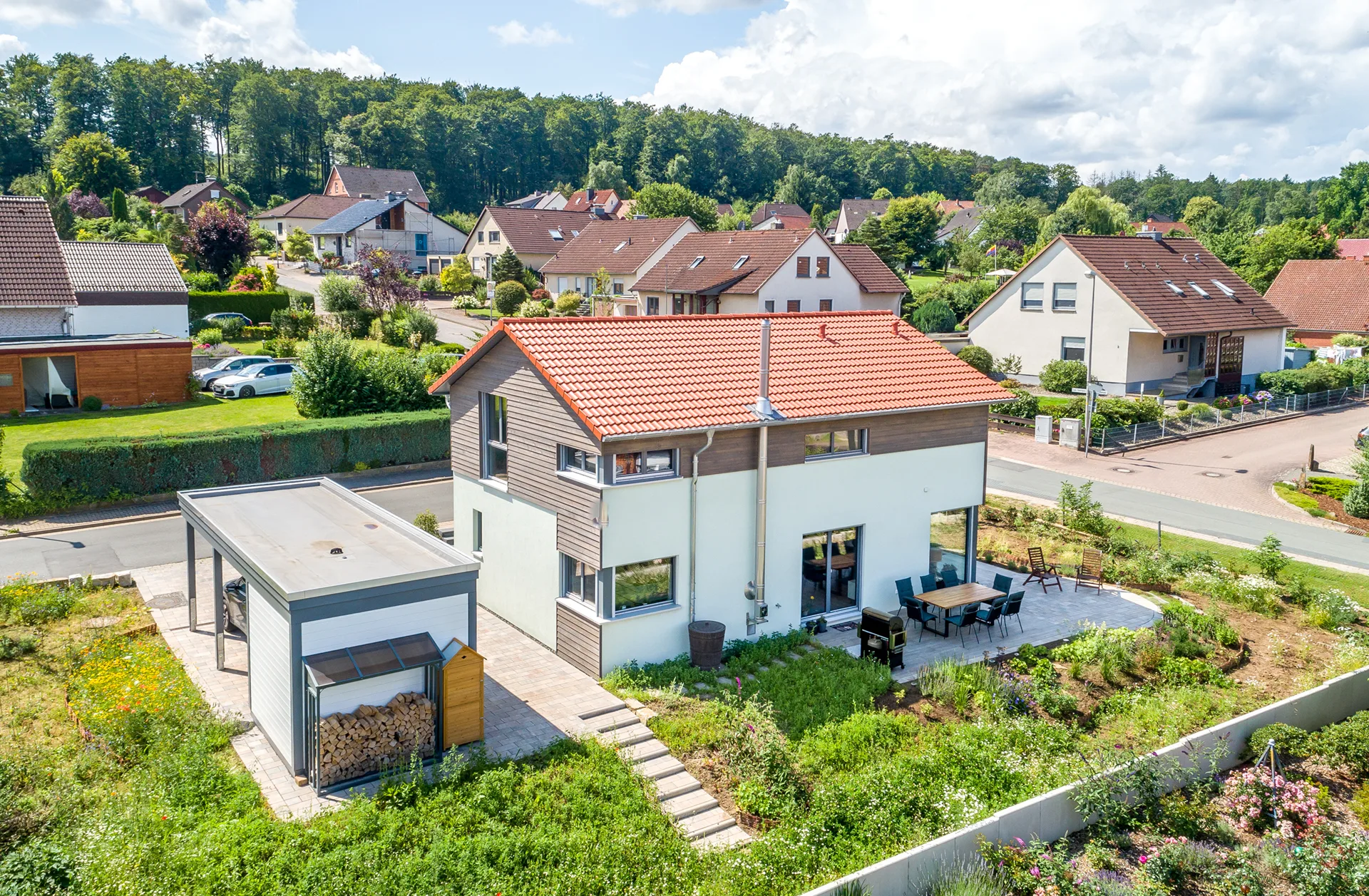 Effizienzhaus KUBUS mit Carport von Meisterstueck Haus Vogelperspektive