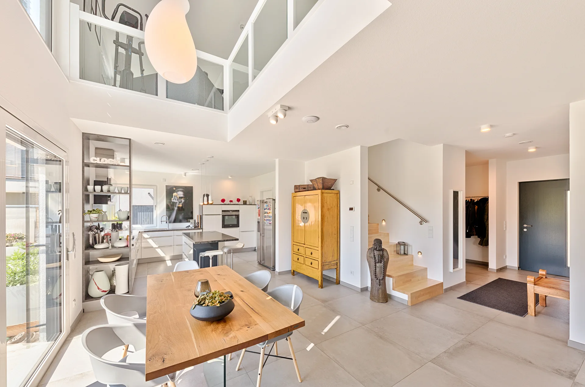 Pult-Flachdach-Haus mit Carport und Garage Lebensbereich